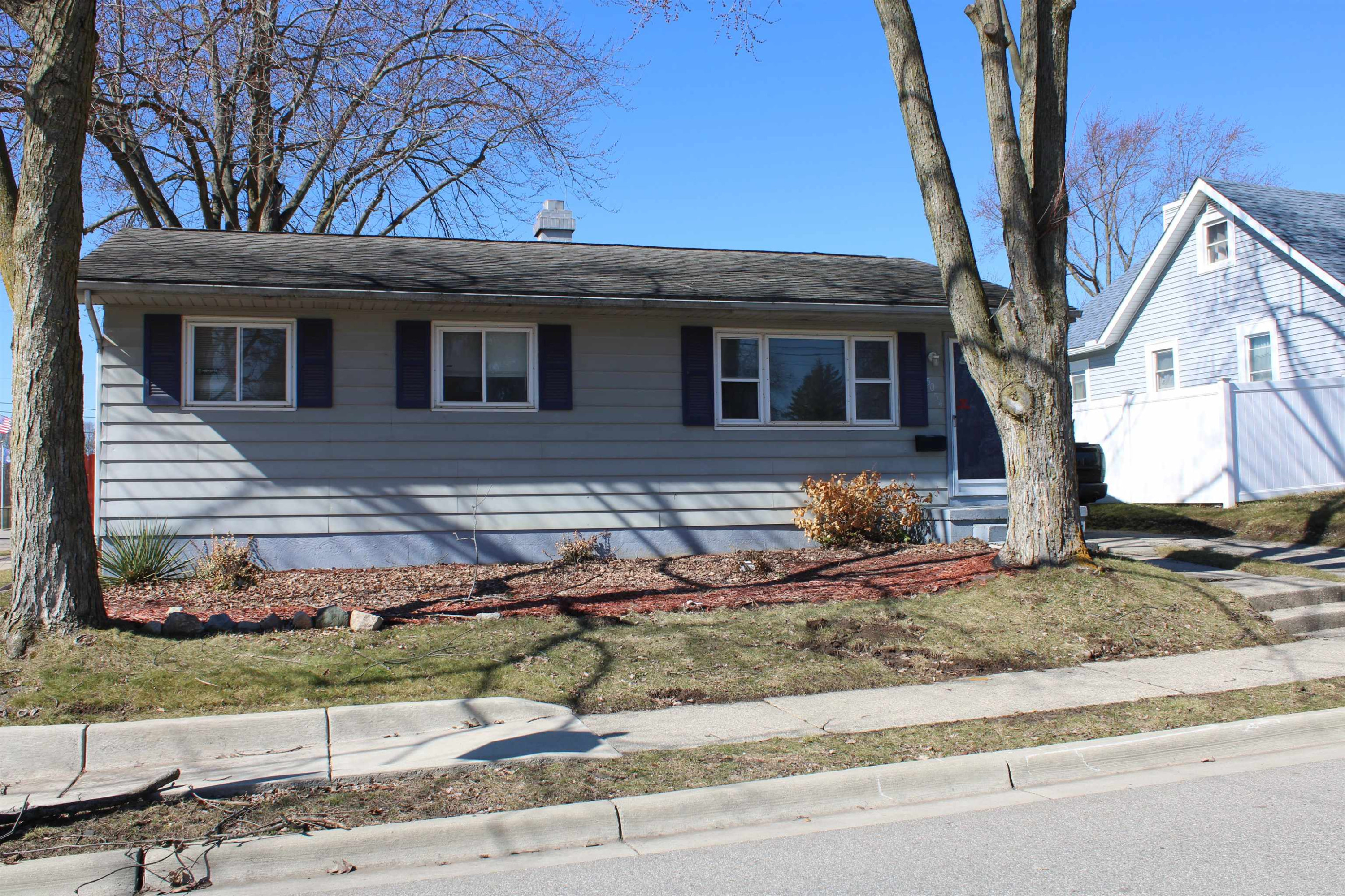 5054 Fairchild Street, Swartz Creek, MI 48473 — front exterior