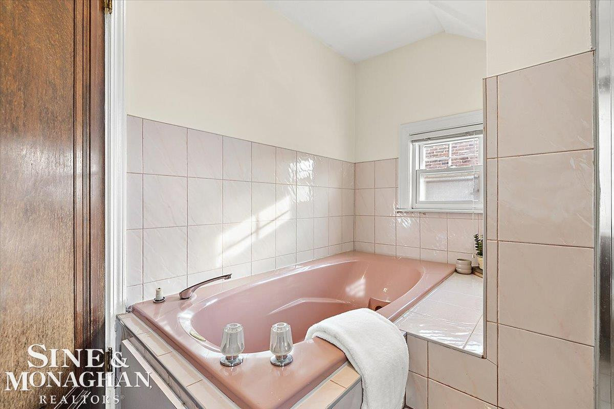 412 Manor Street, Grosse Pointe Farms, MI 48236 — Photo 32