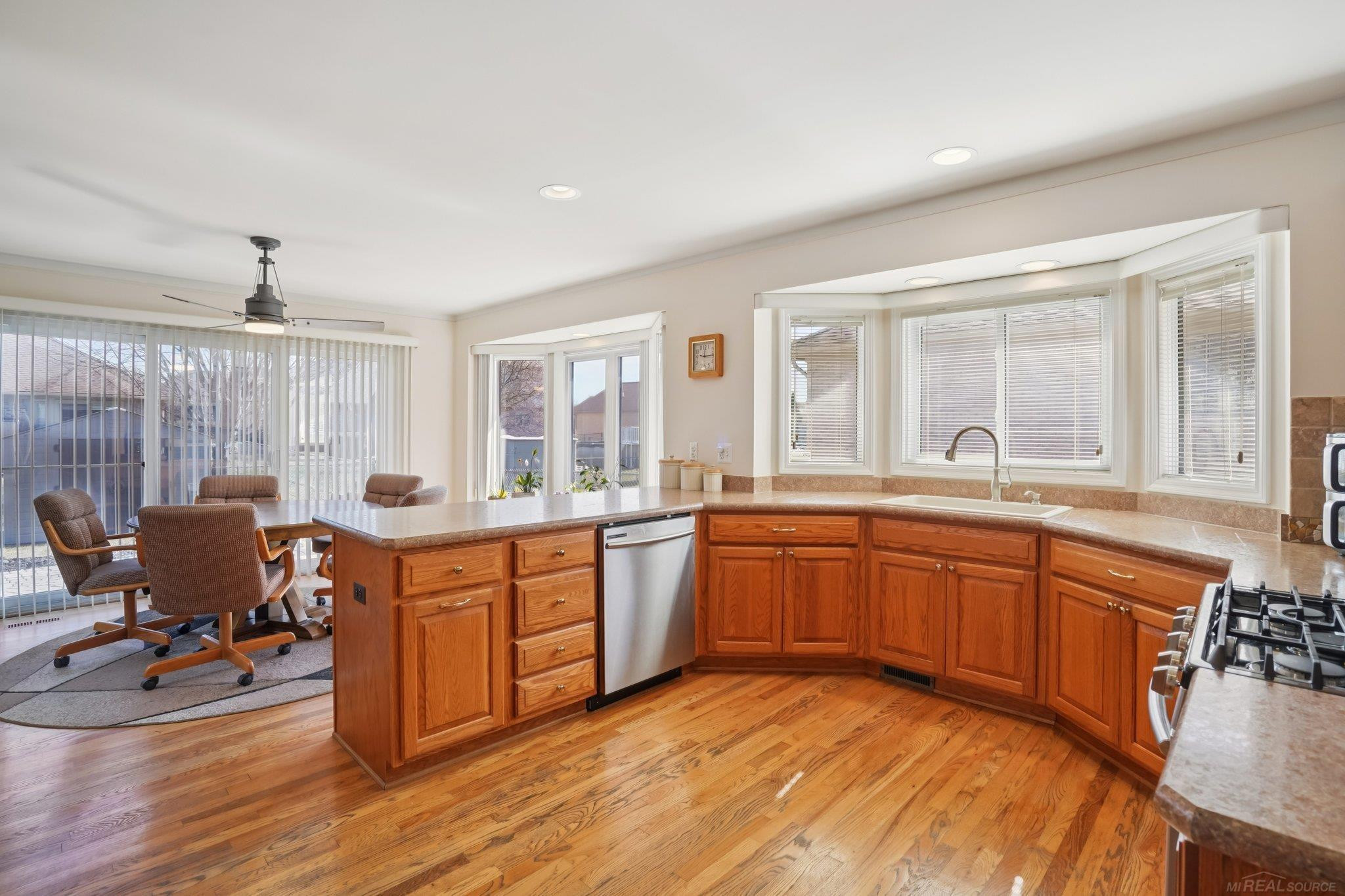 48302 Adams Drive, Macomb, MI 48044 — Photo 14