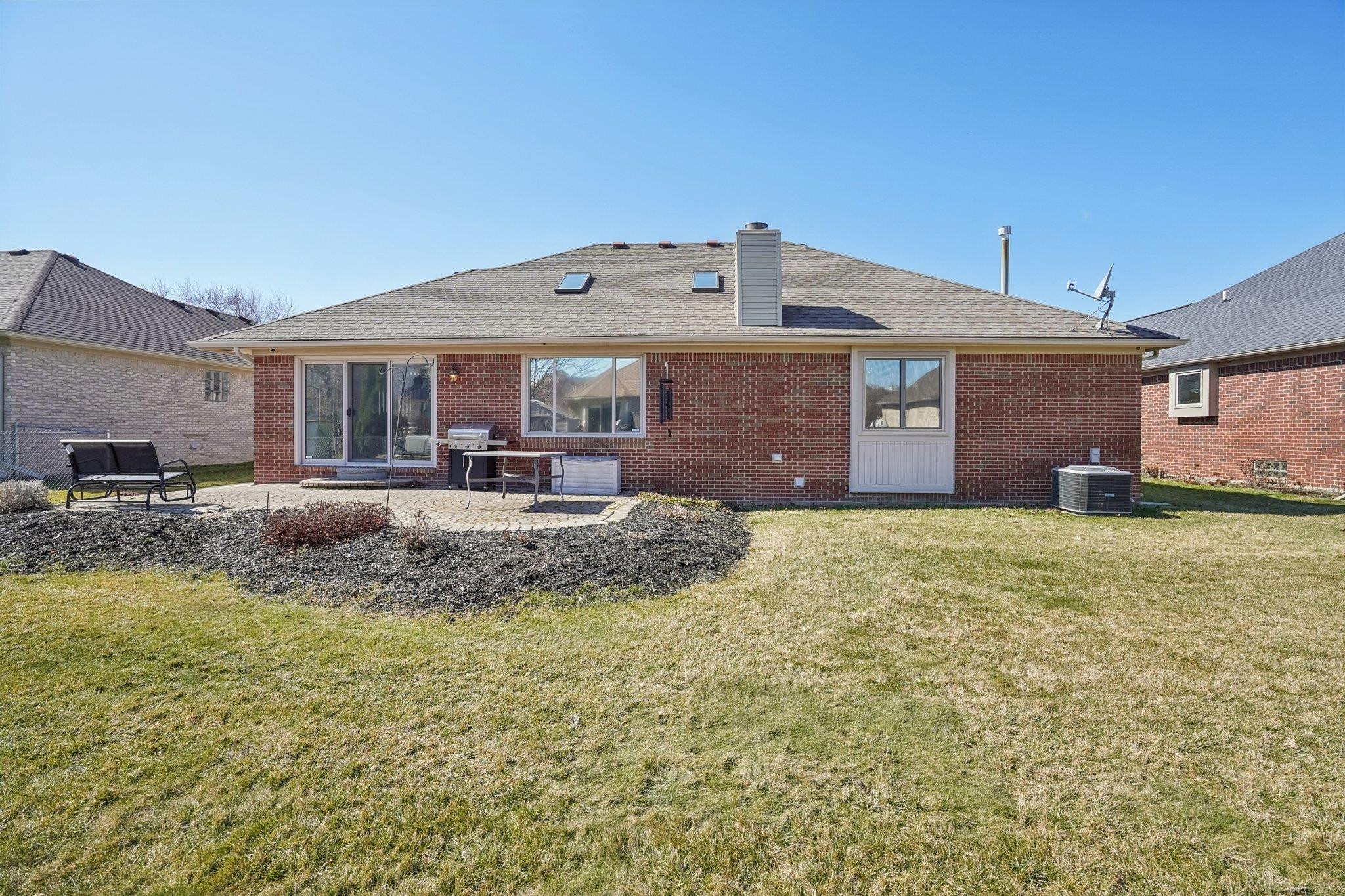 48302 Adams Drive, Macomb, MI 48044 — Photo 44