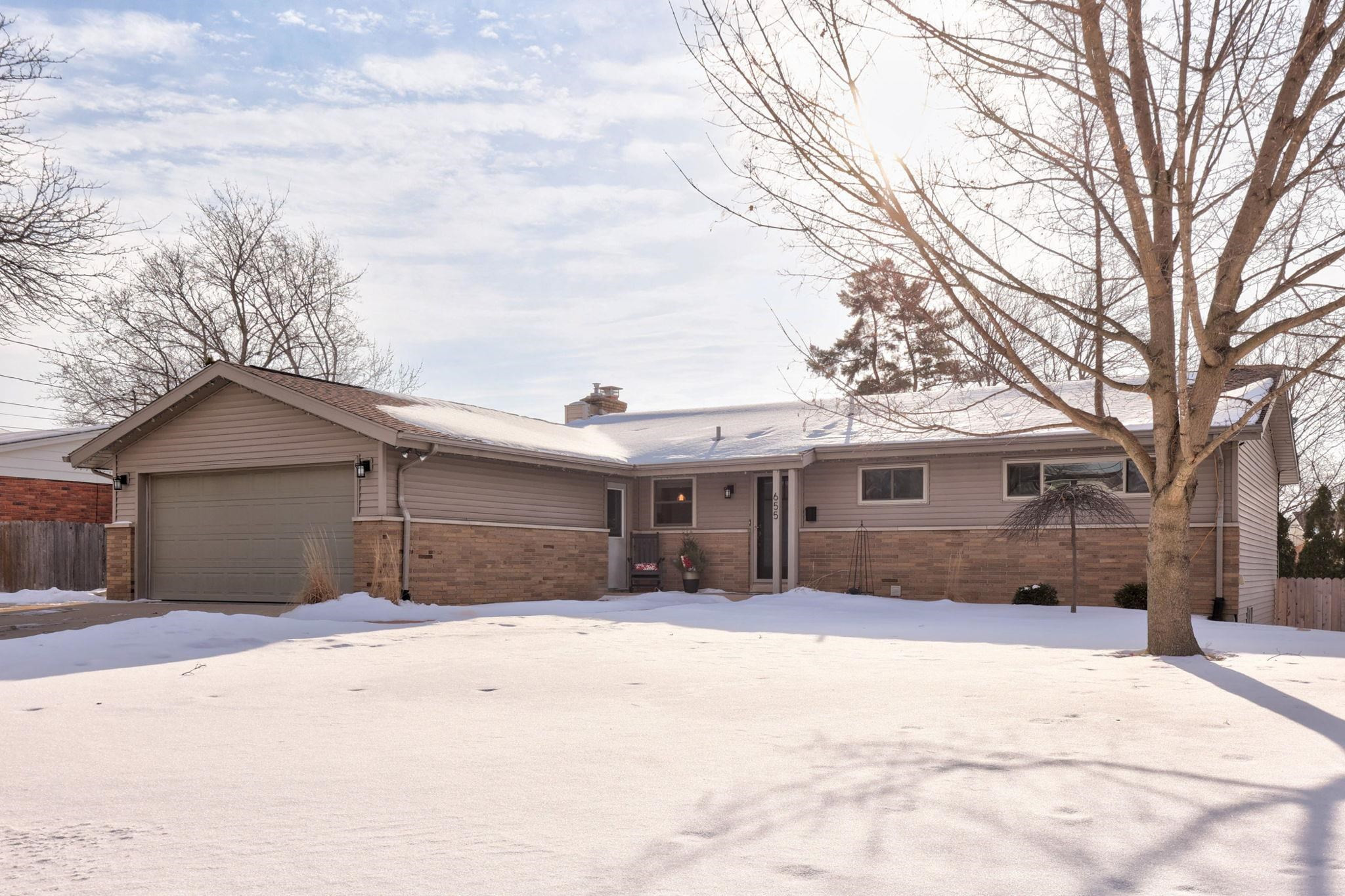 655 Eastgate Drive, Frankenmuth, MI 48734 — front exterior
