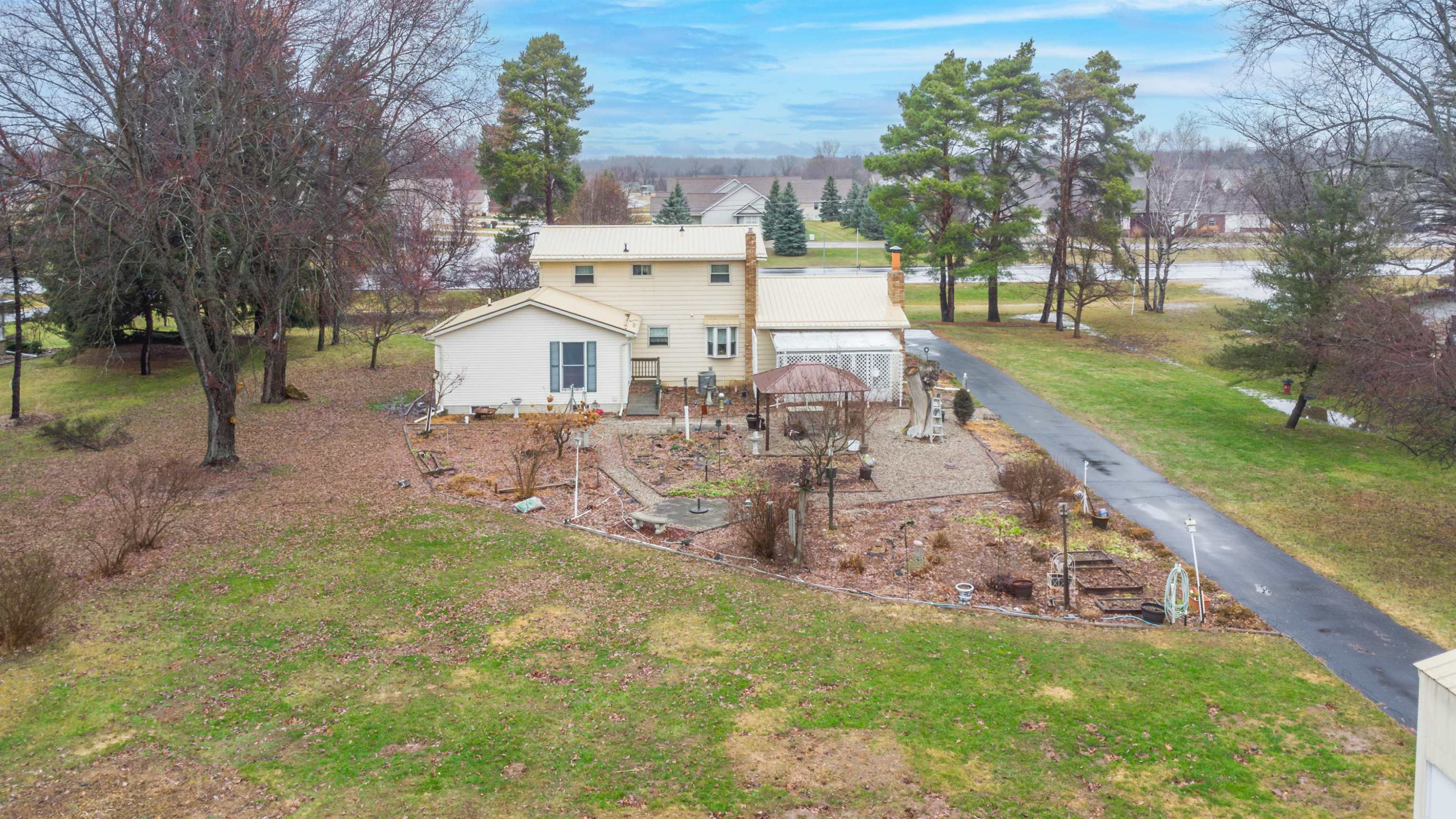 1371 W Vienna Road, Clio, MI 48420 — Photo 2