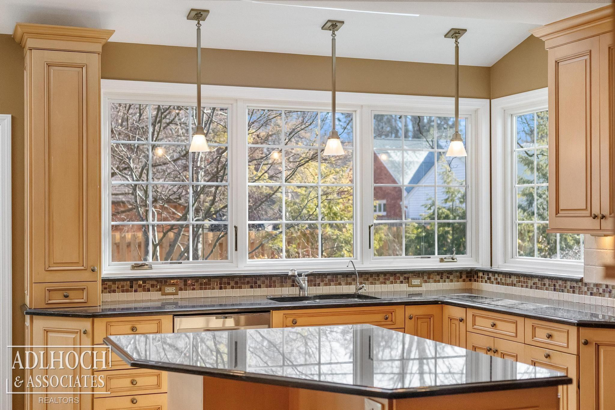 450 University Place, Grosse Pointe, MI 48230 — Photo 7