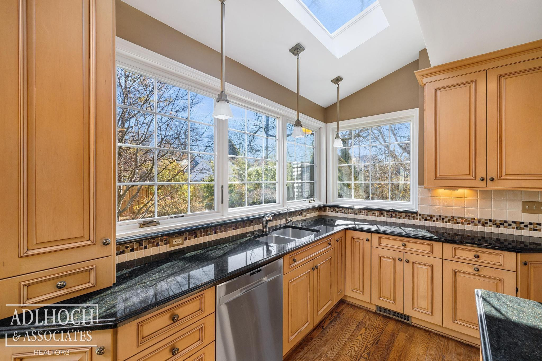 450 University Place, Grosse Pointe, MI 48230 — Photo 8