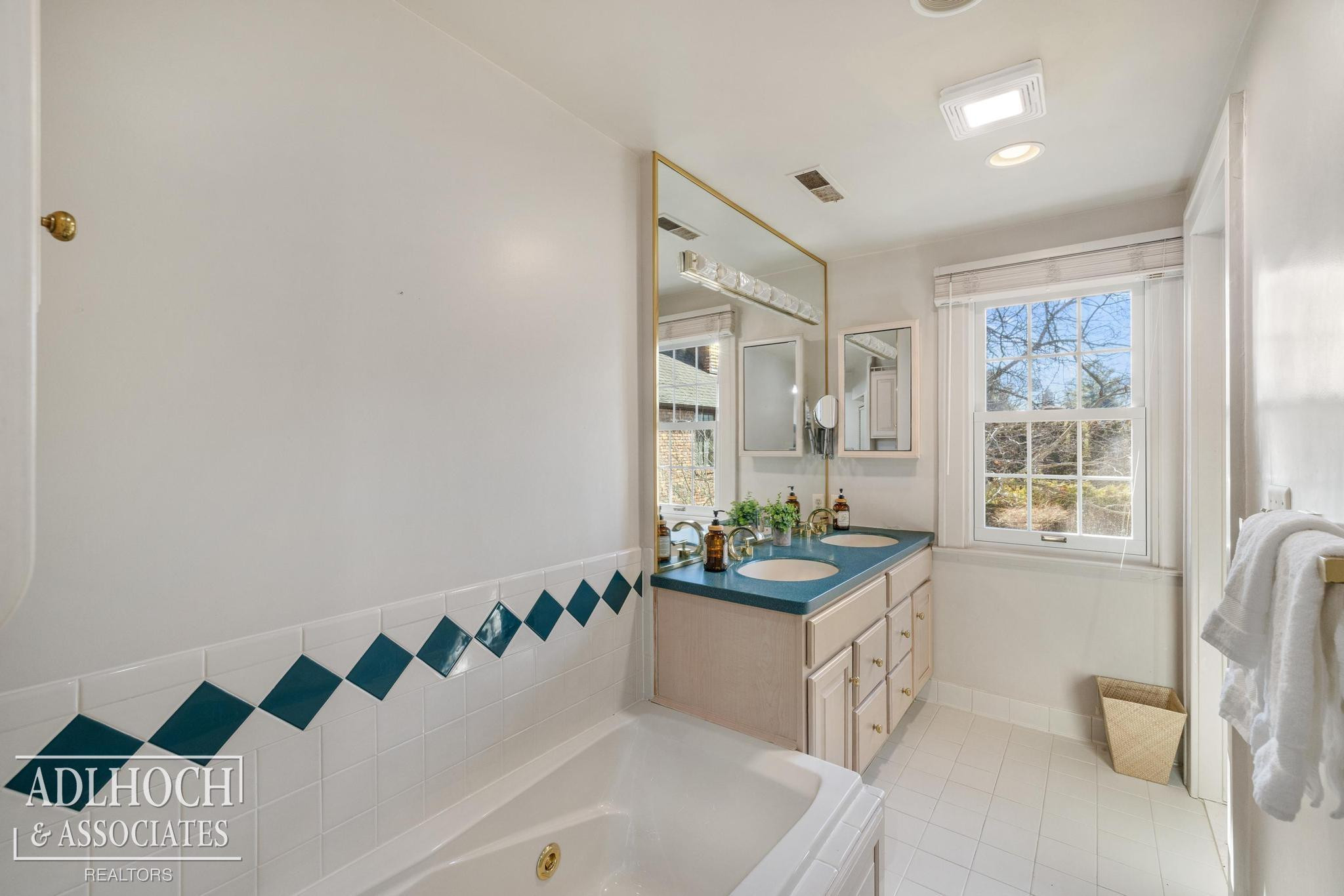 450 University Place, Grosse Pointe, MI 48230 — Photo 27