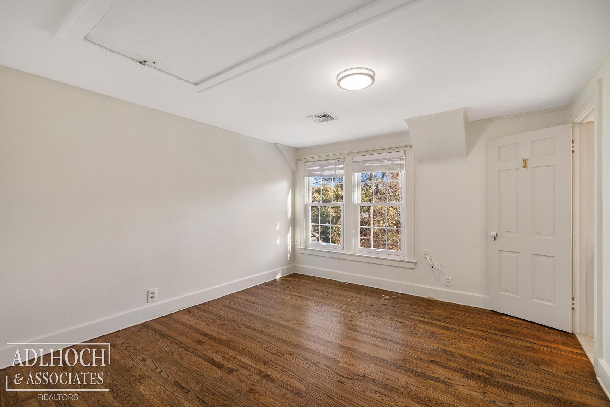 450 University Place, Grosse Pointe, MI 48230 — Photo 33