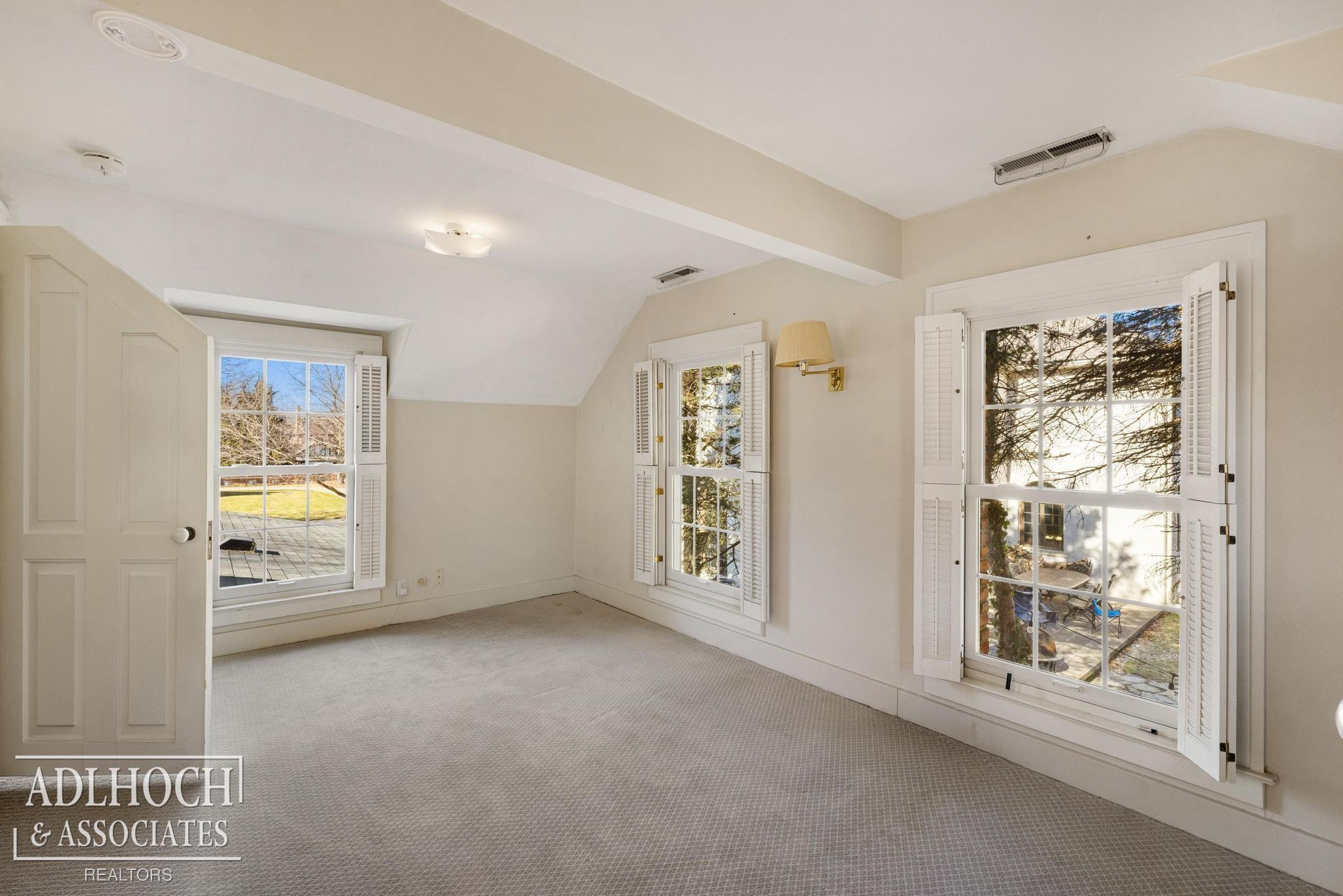 450 University Place, Grosse Pointe, MI 48230 — Photo 36