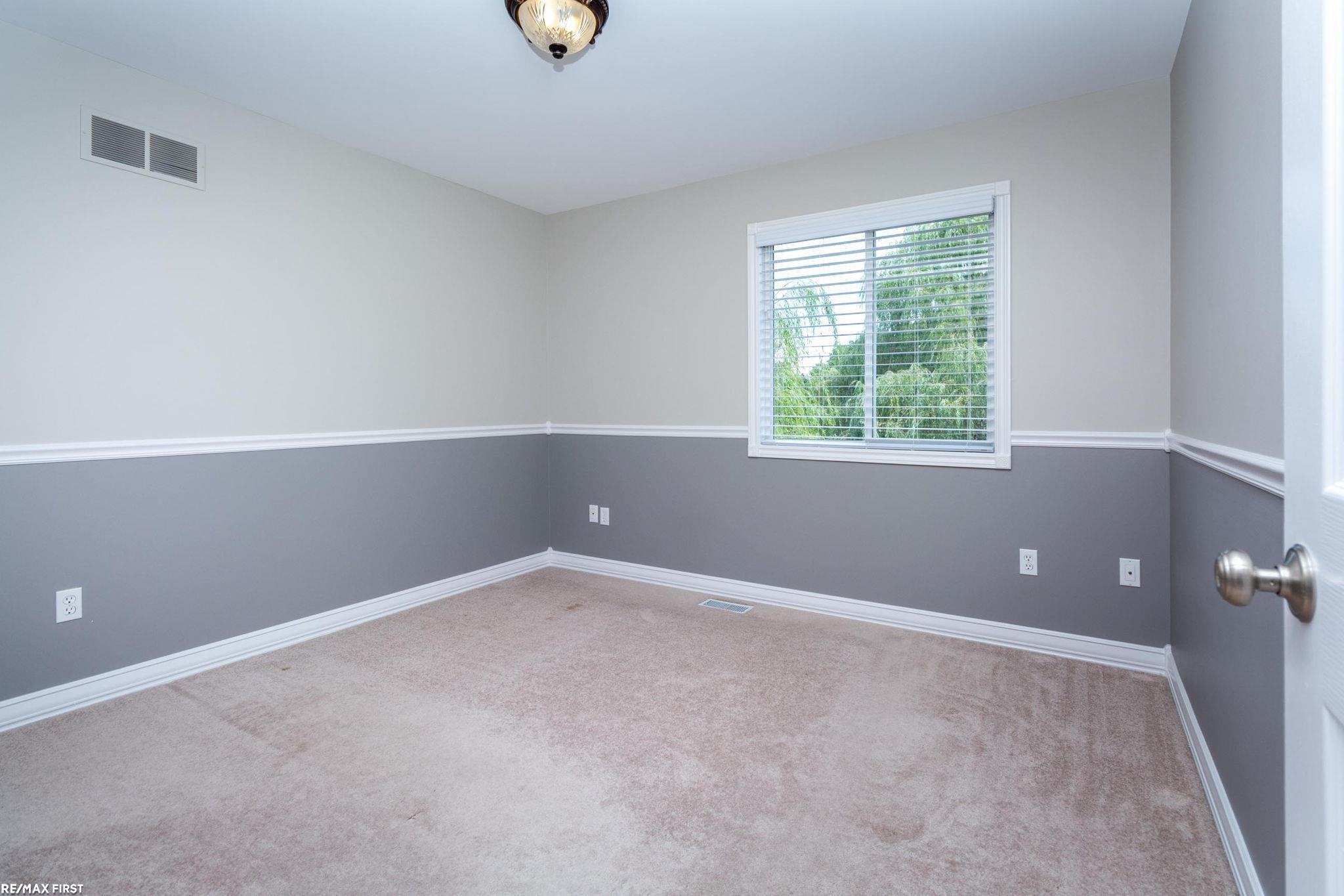 400 E Romeo Road, MI — Photo 54