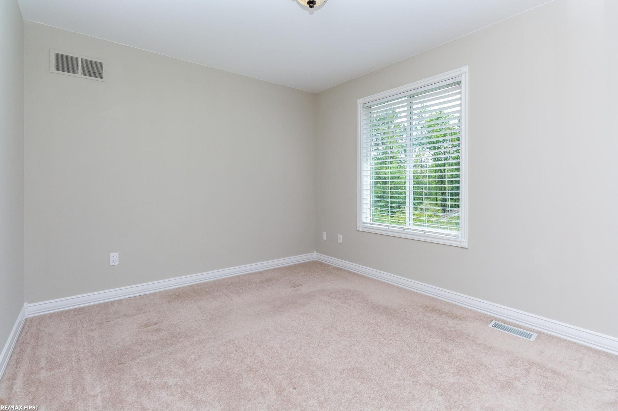 400 E Romeo Road, MI — Photo 57