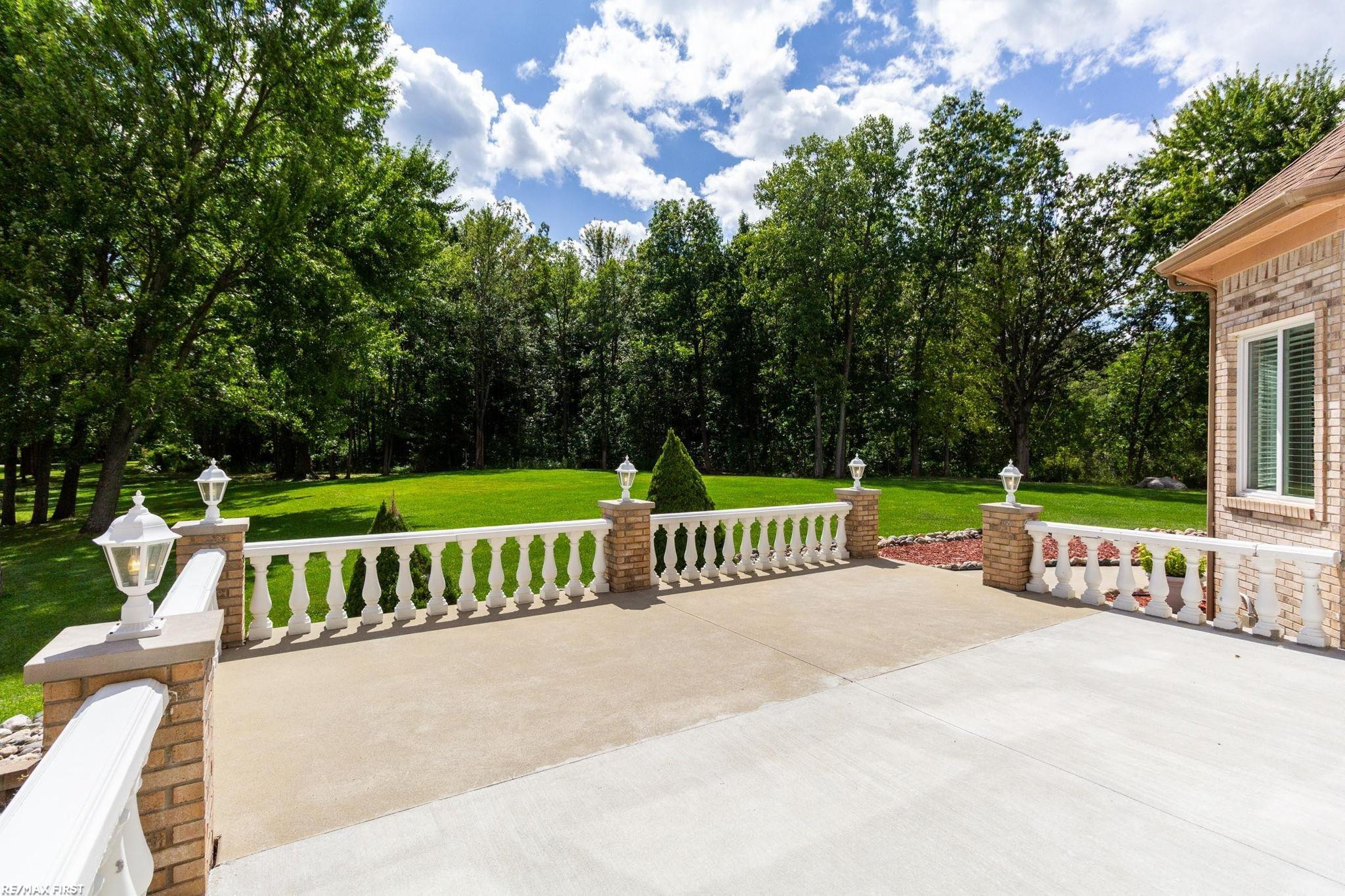 400 E Romeo Road, MI — Photo 85