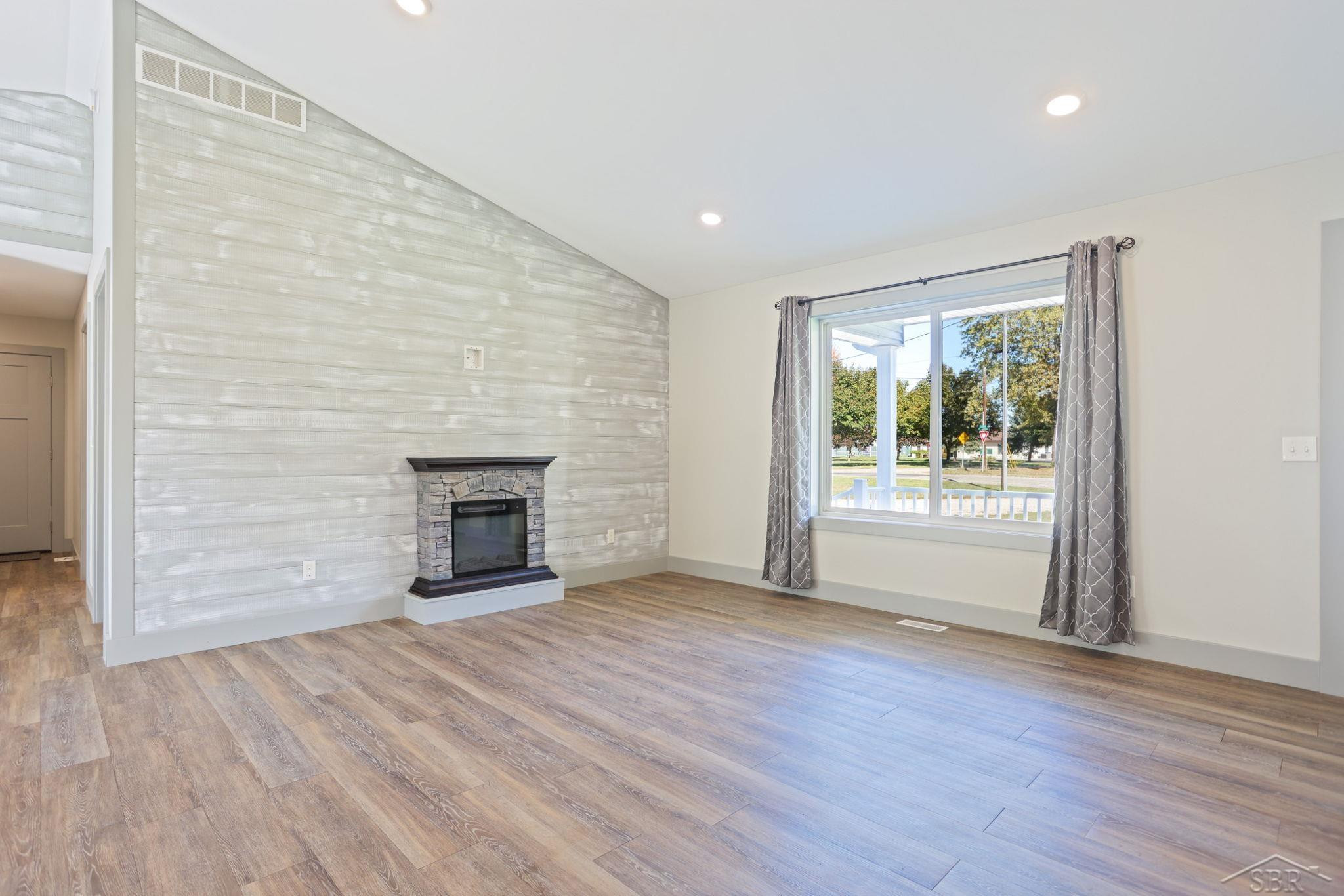 930 E North Street, Ithaca, MI 48847 — Photo 4
