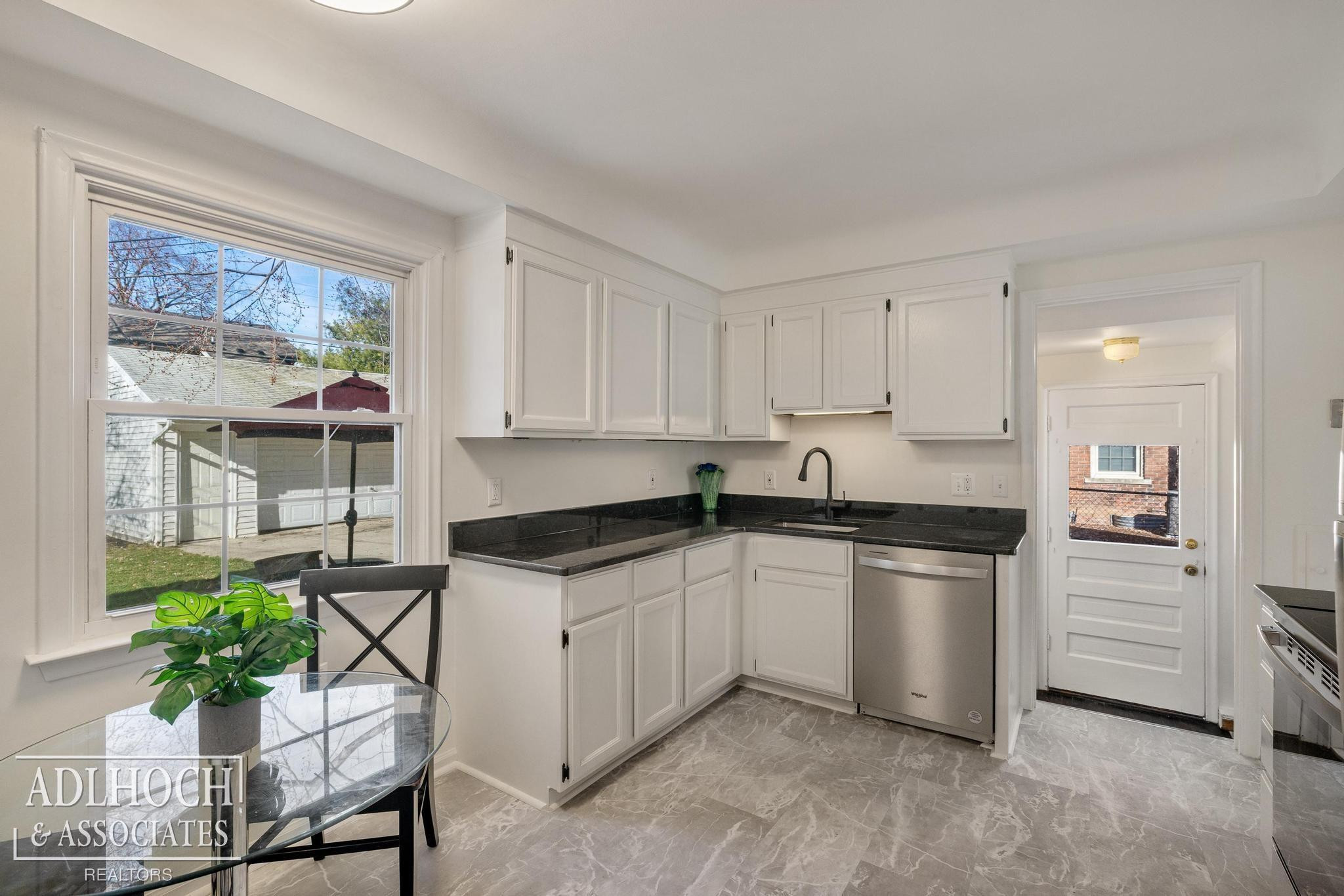 883 Lakepointe Street, Grosse Pointe, MI 48230 — Photo 5