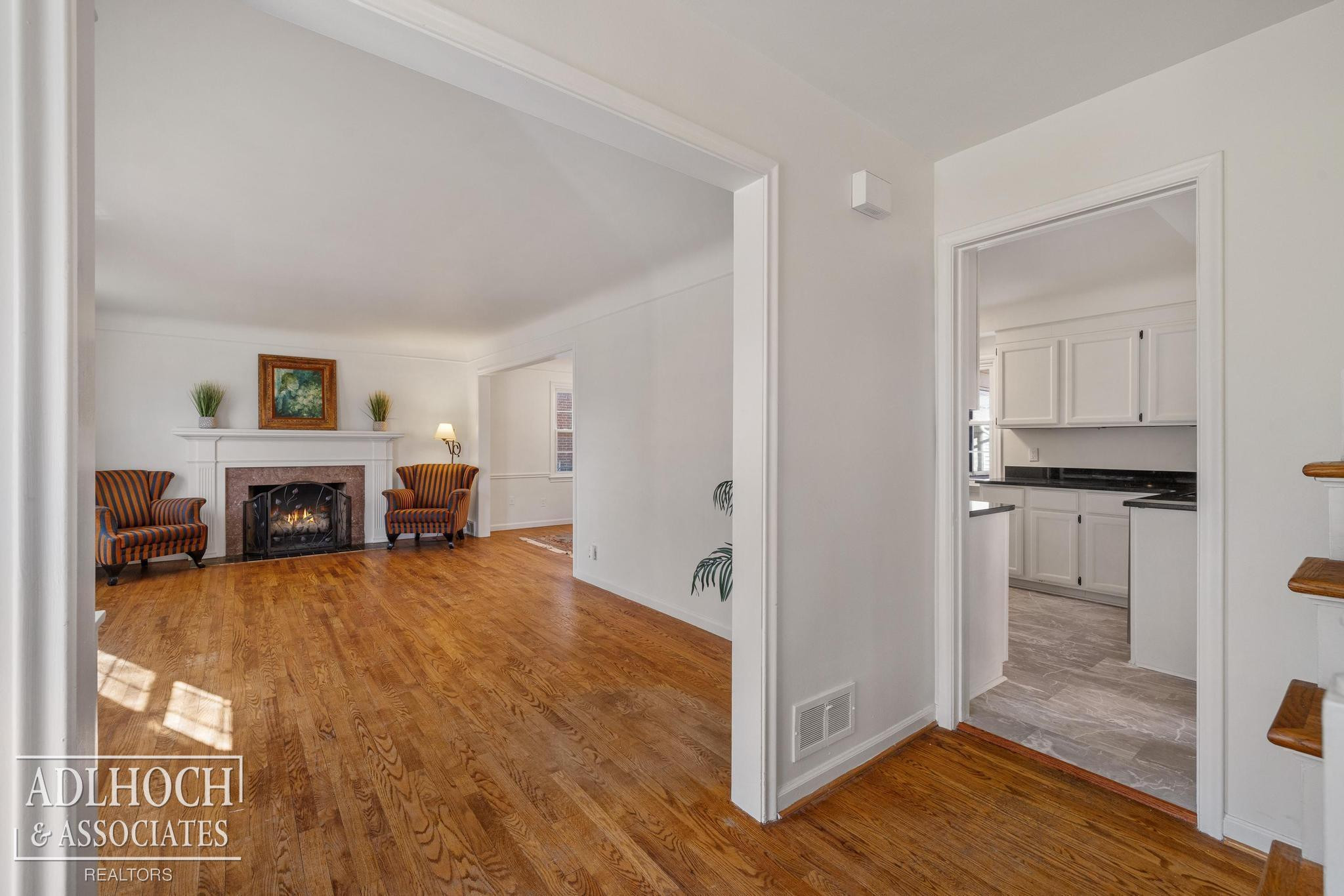 883 Lakepointe Street, Grosse Pointe, MI 48230 — Photo 13
