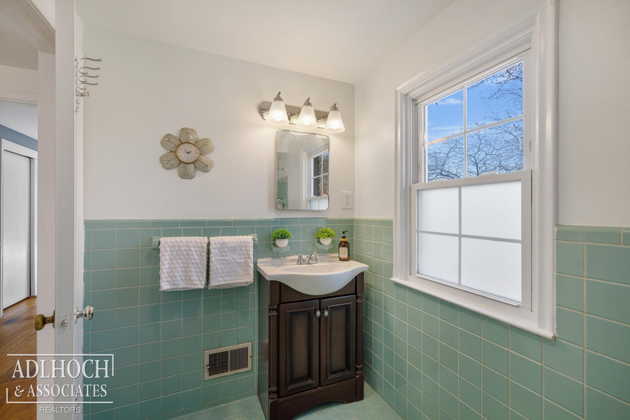 883 Lakepointe Street, Grosse Pointe, MI 48230 — Photo 27