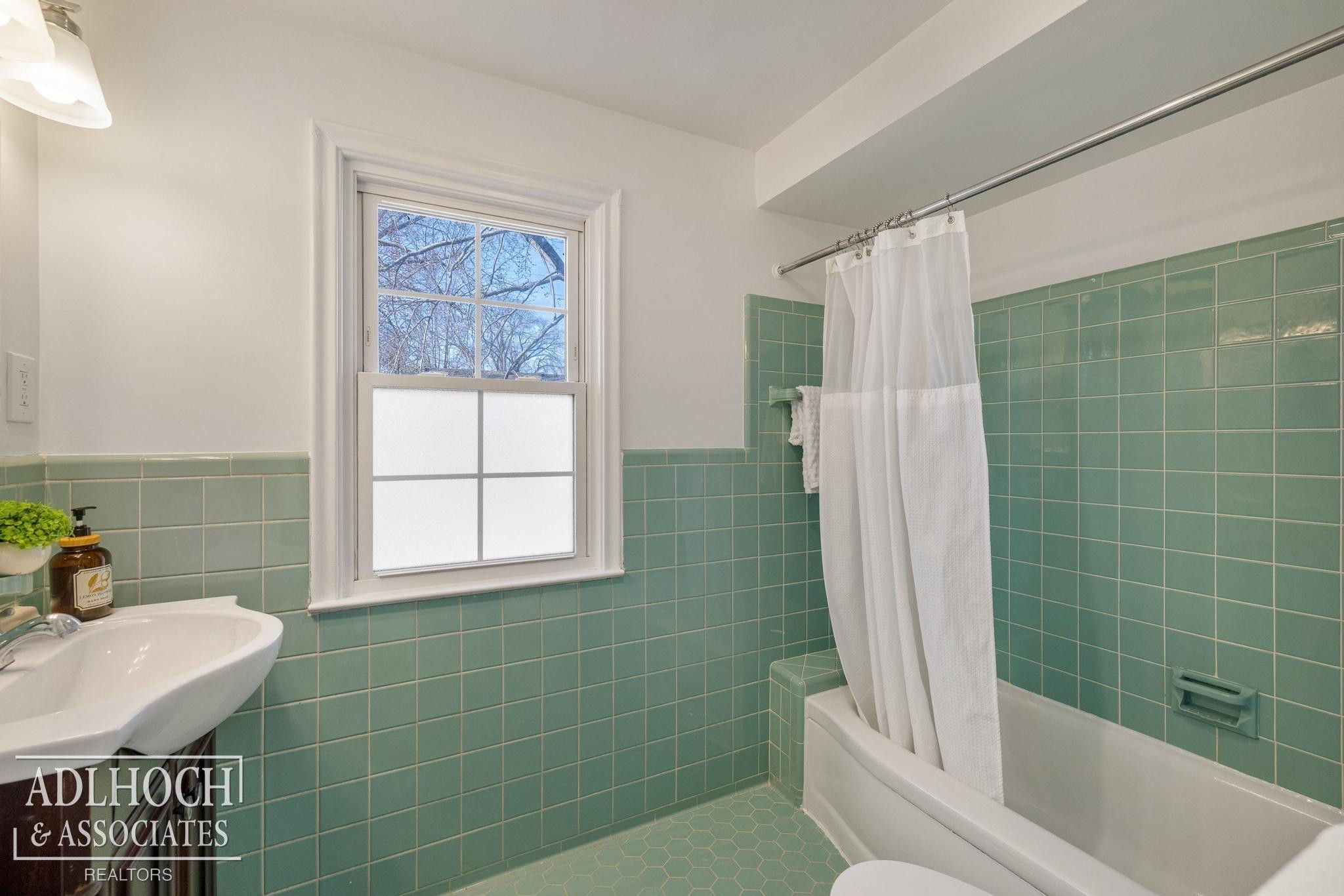 883 Lakepointe Street, Grosse Pointe, MI 48230 — Photo 28