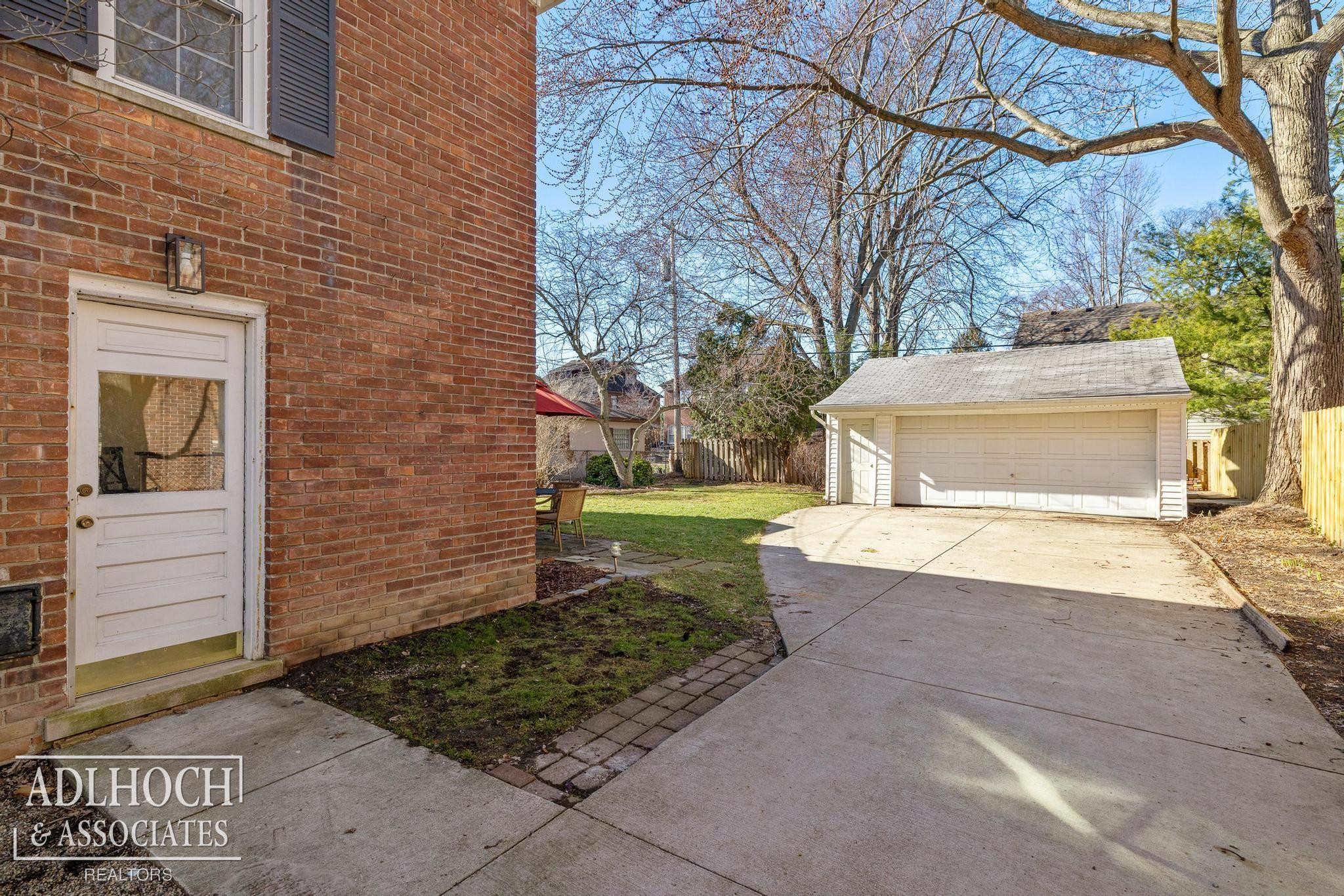 883 Lakepointe Street, Grosse Pointe, MI 48230 — Photo 30