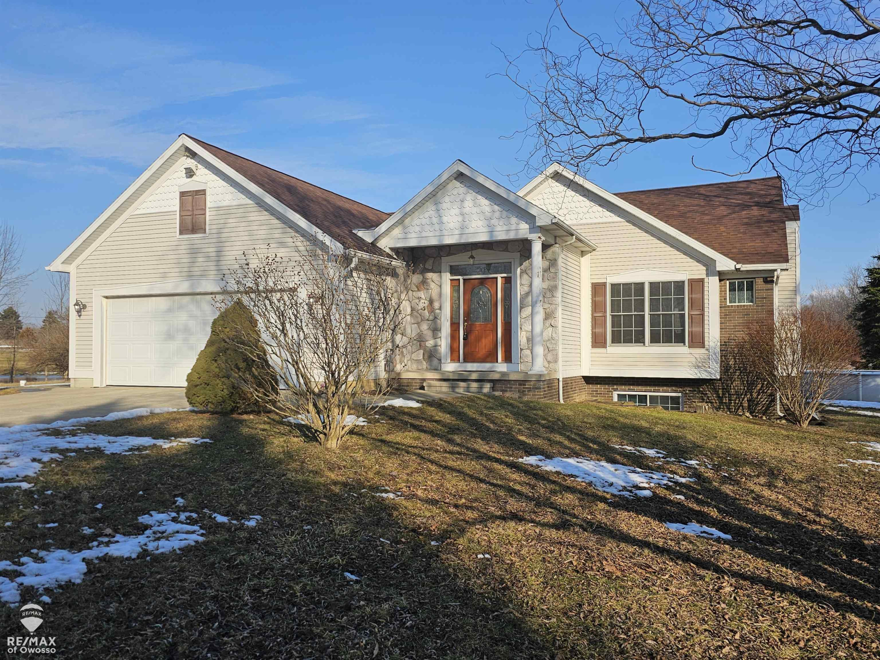 2431 S Morrice Road, Owosso, MI 48867 — Photo 2