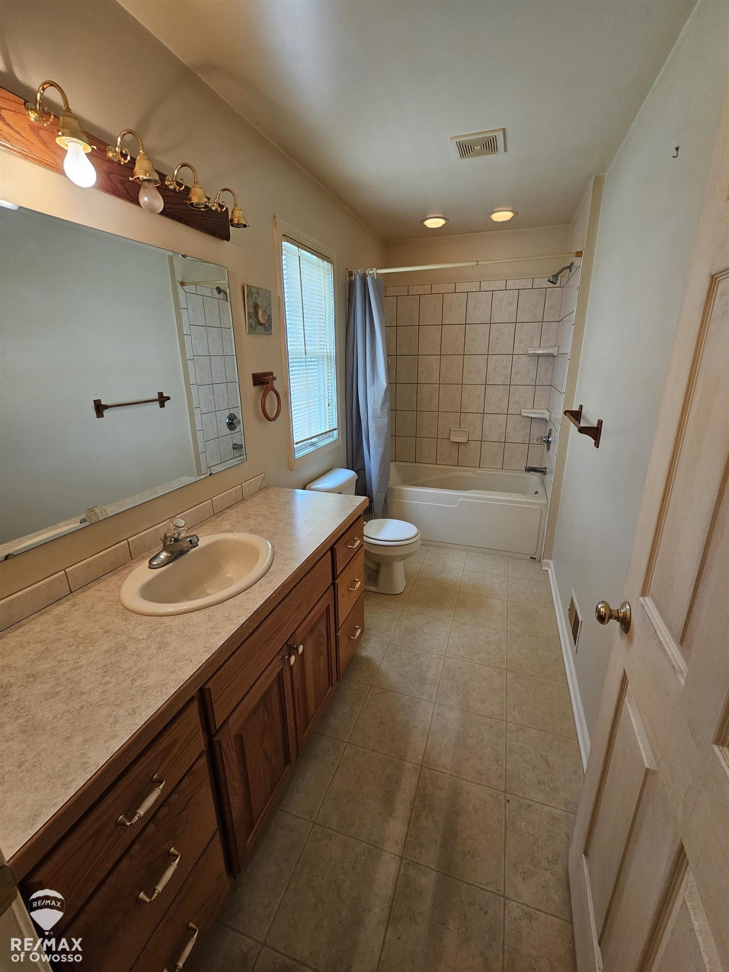2431 S Morrice Road, Owosso, MI 48867 — Photo 17