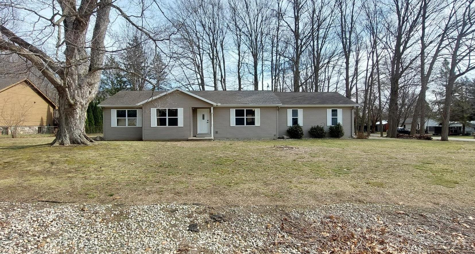1571 MITCHELL Court, Adrian, MI 49221 — Photo 2
