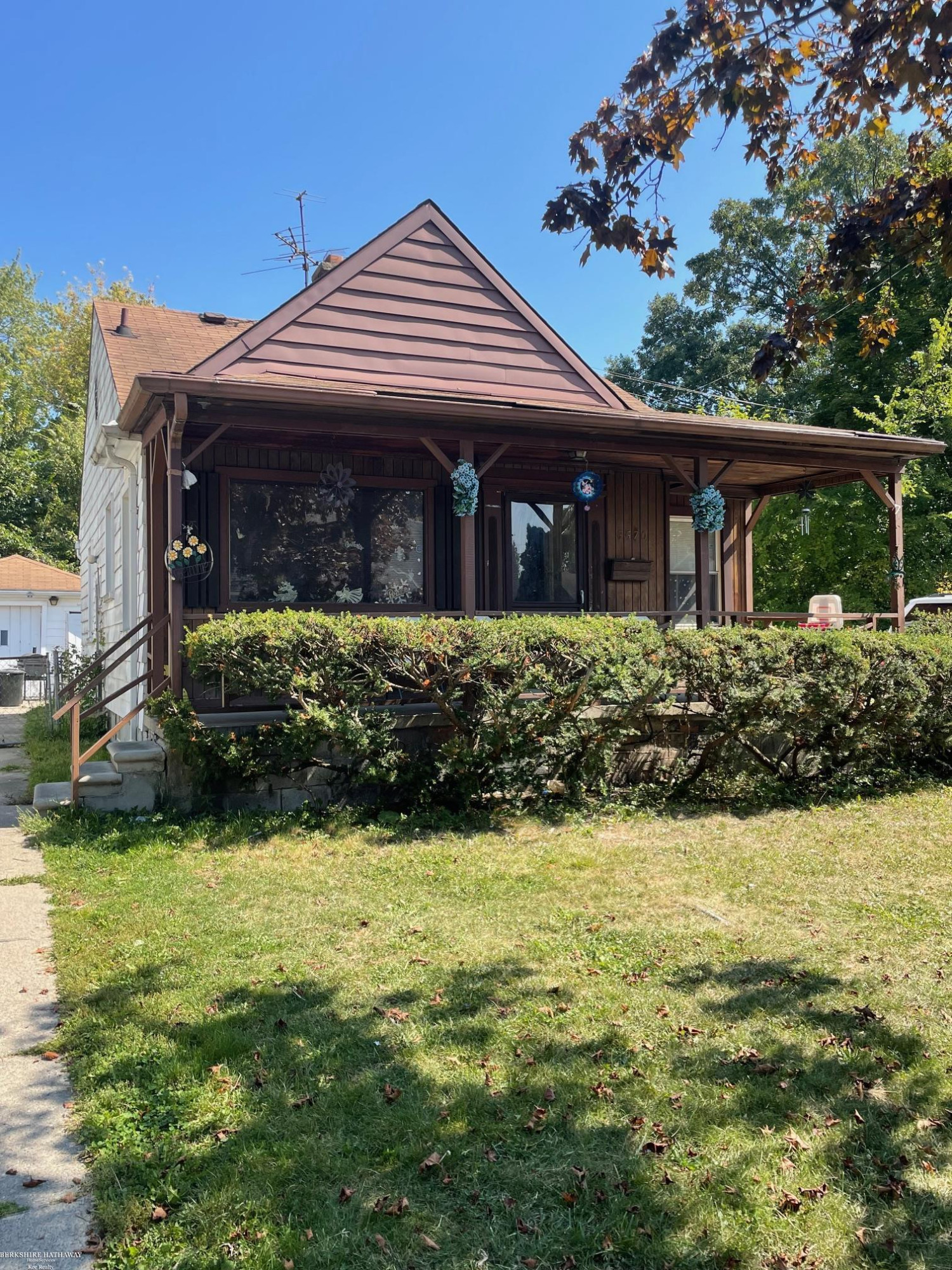 5570 Farmbrook Street, Detroit, MI 48224 — Photo 2