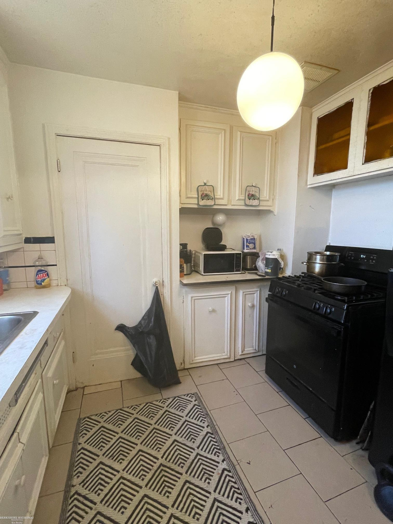 5570 Farmbrook Street, Detroit, MI 48224 — Photo 9