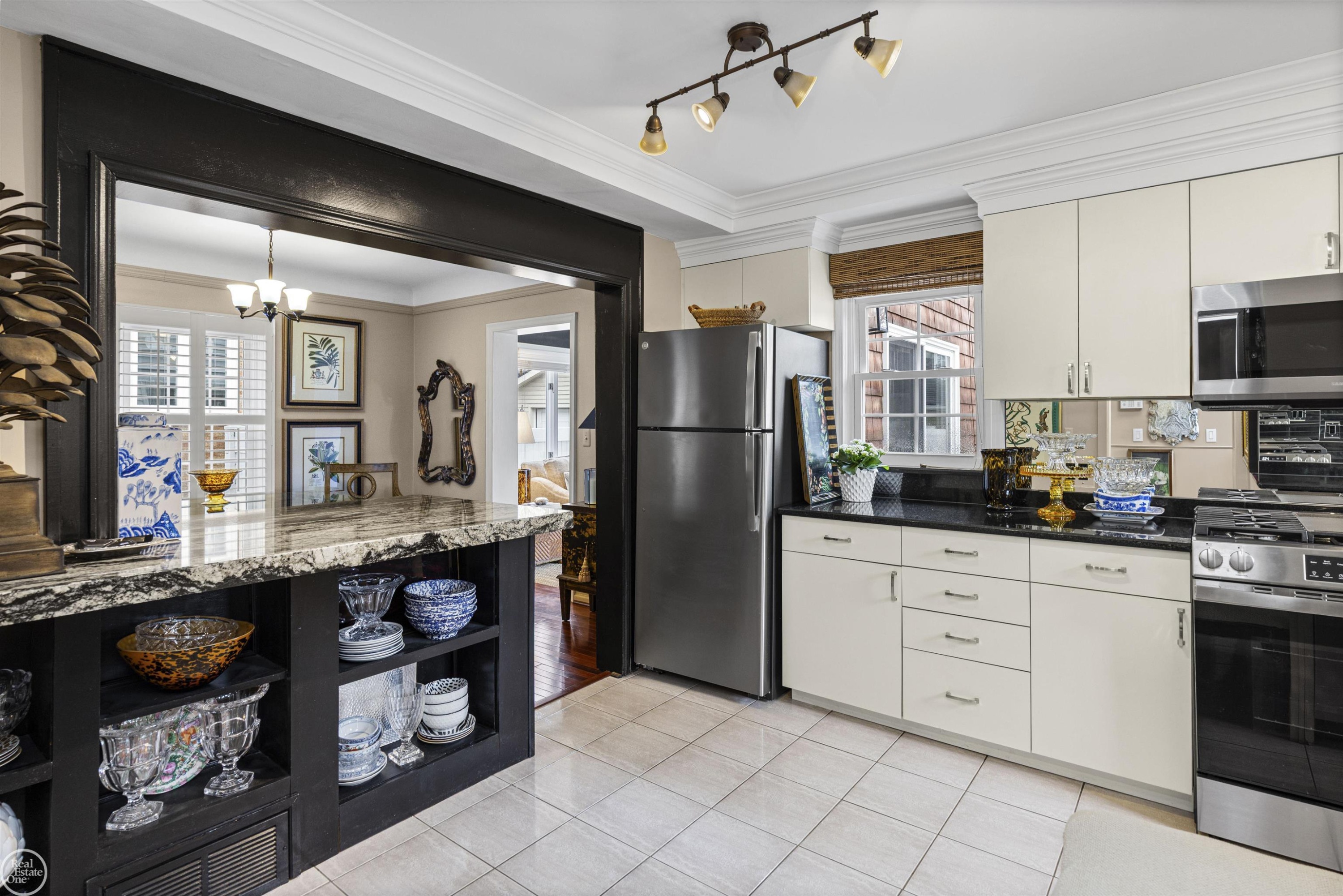 1393 Grayton St Street, Grosse Pointe Park, MI 48230 — Photo 15