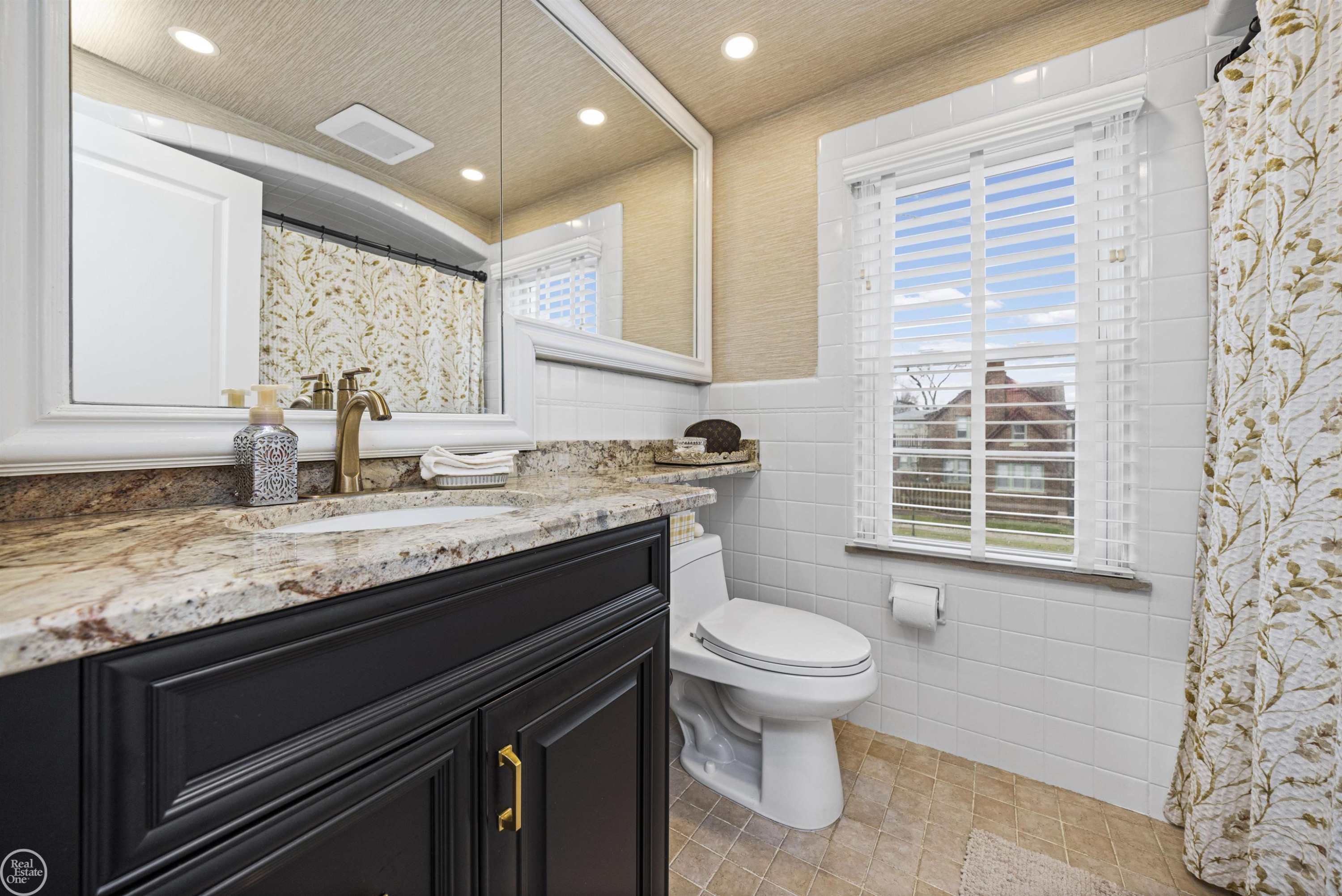1393 Grayton St Street, Grosse Pointe Park, MI 48230 — Photo 35