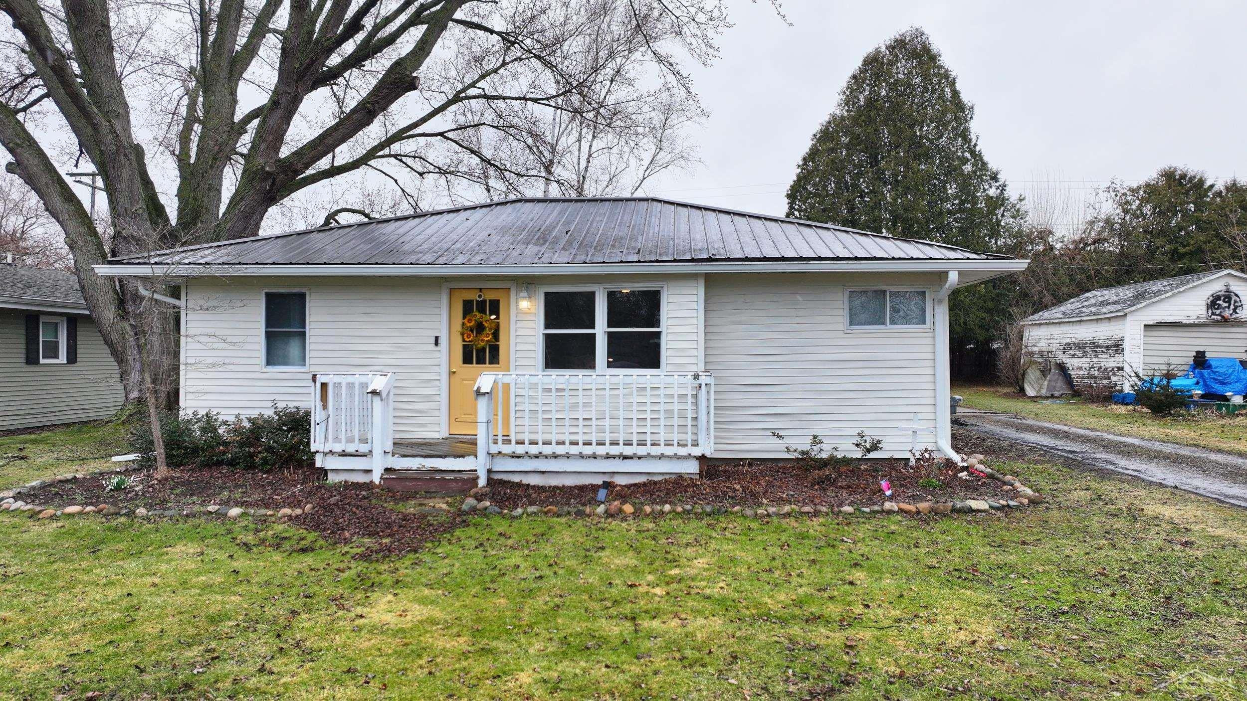 625 Hazel Street, Vassar, MI 48768 — front exterior