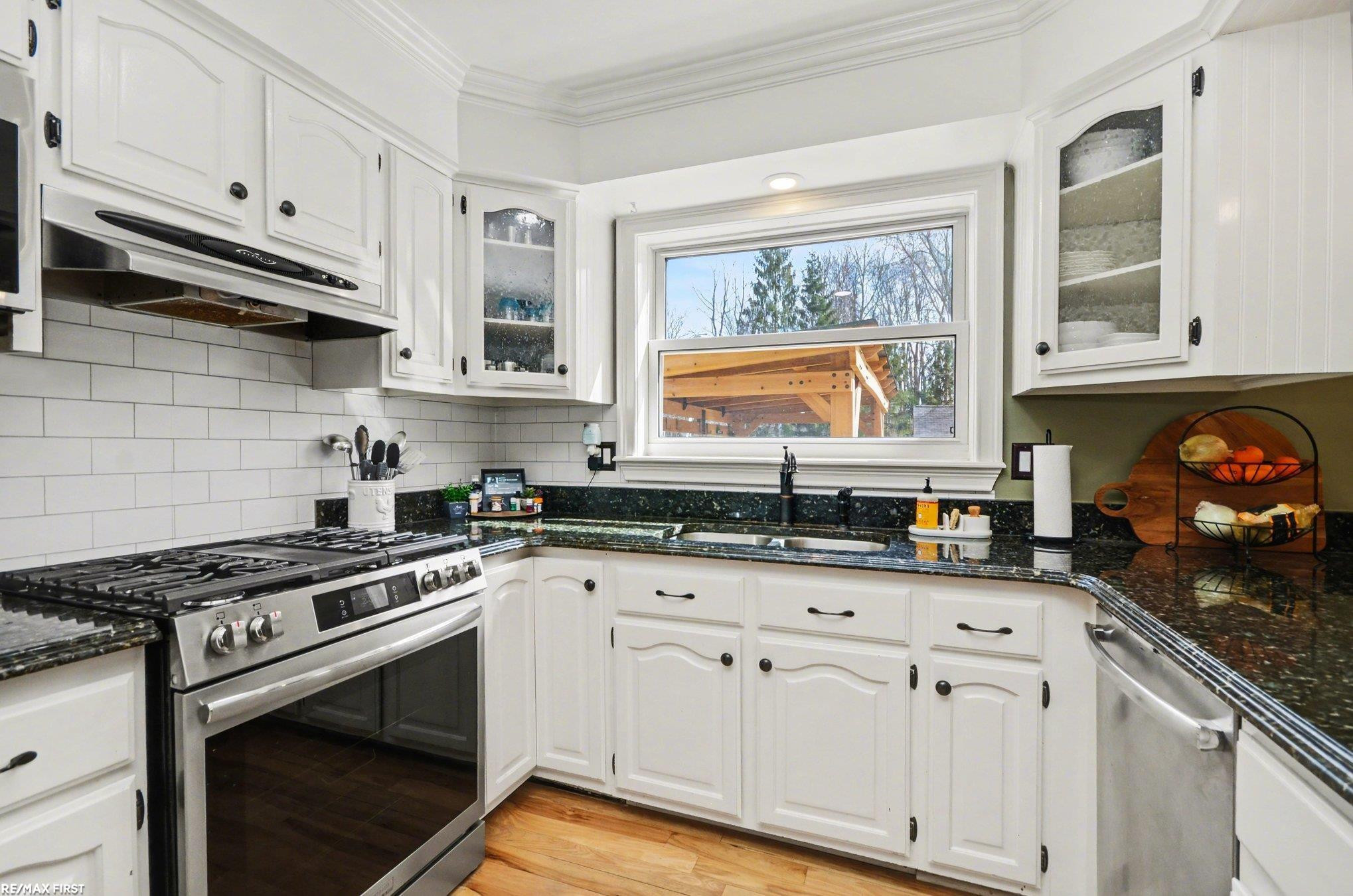 37084 Fox Pointe Drive, New Baltimore, MI 48047 — Photo 13