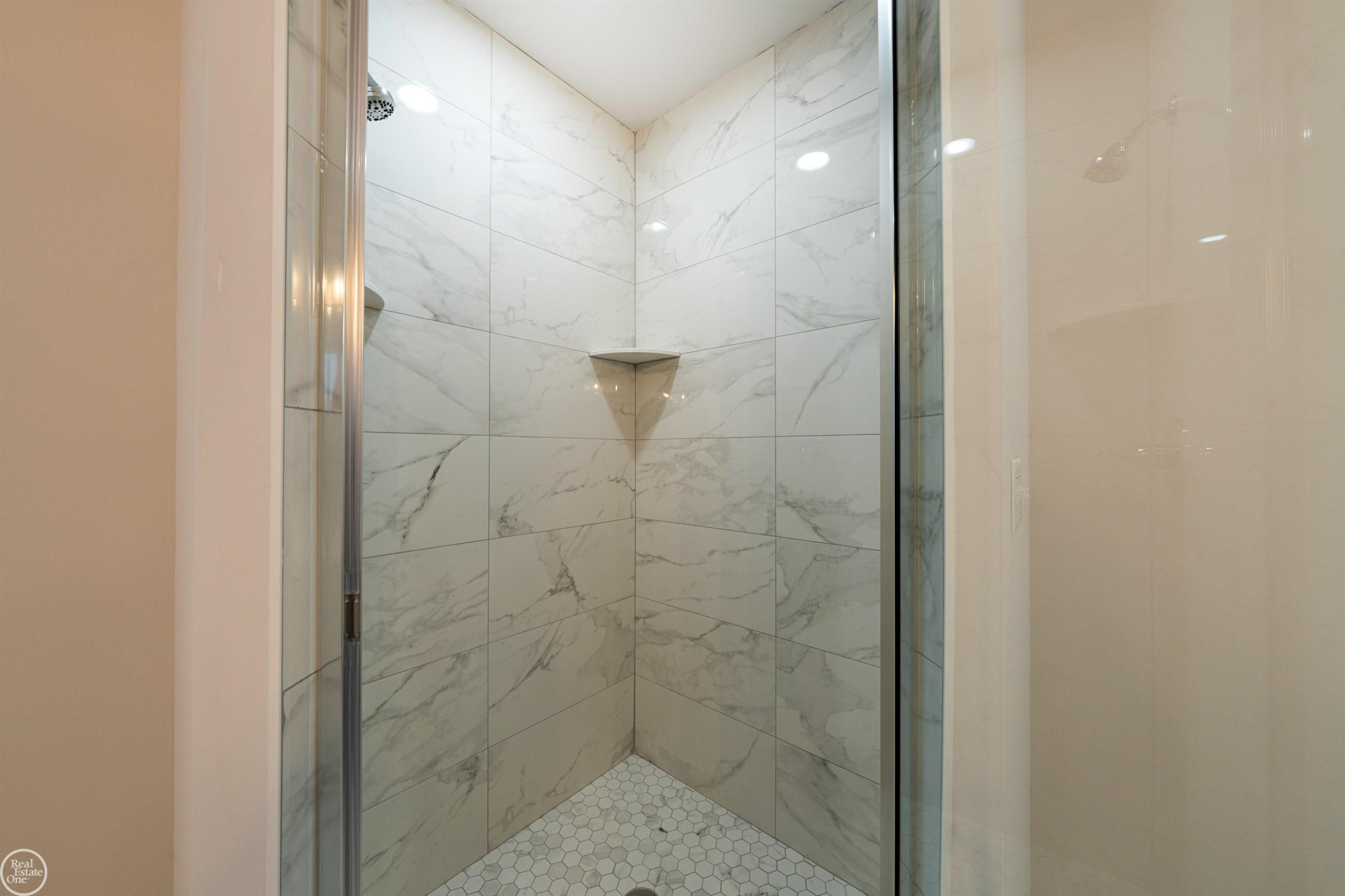 36711 N Pointe Drive, New Baltimore, MI 48047 — Photo 33