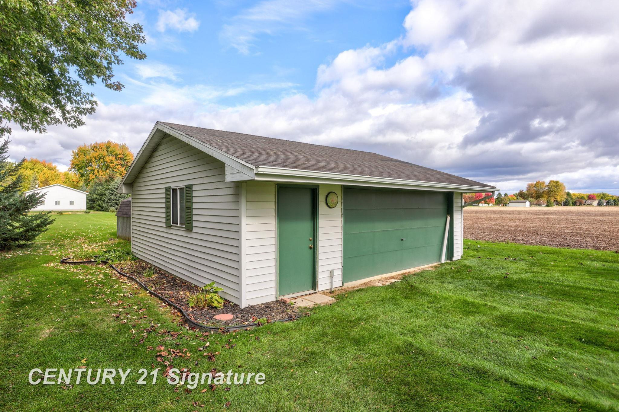 10260 Macrae Drive, Freeland, MI 48623 — Photo 32