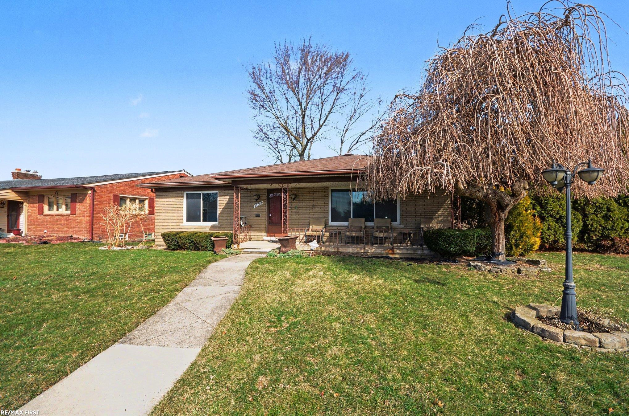 30 Pine Tree Ridge Drive, Waterford, MI, 48327