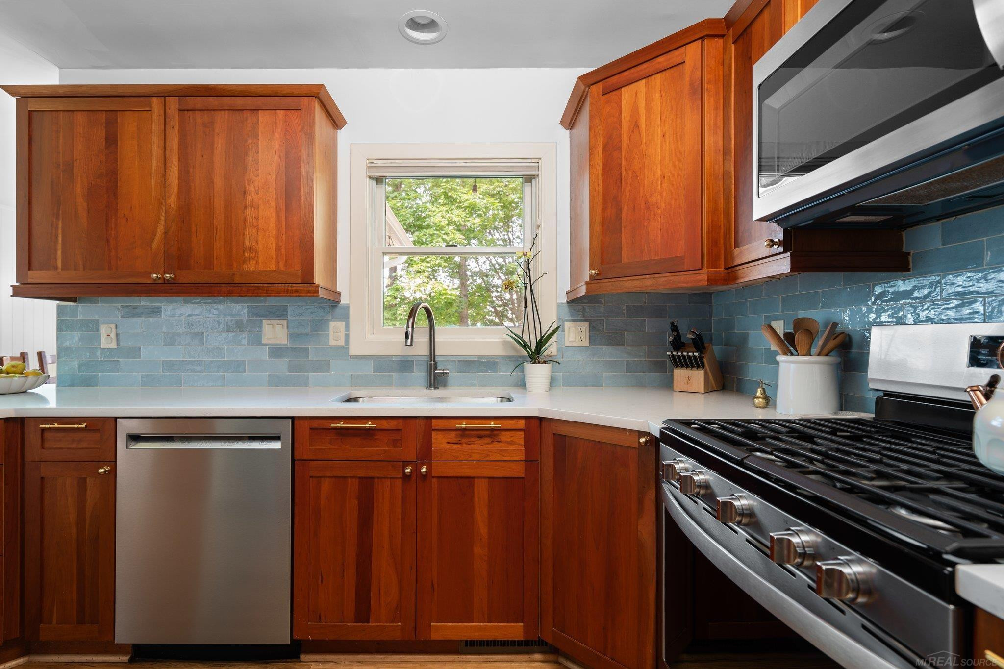 643 Hickory Lane, Saline, MI 48176 — Photo 10