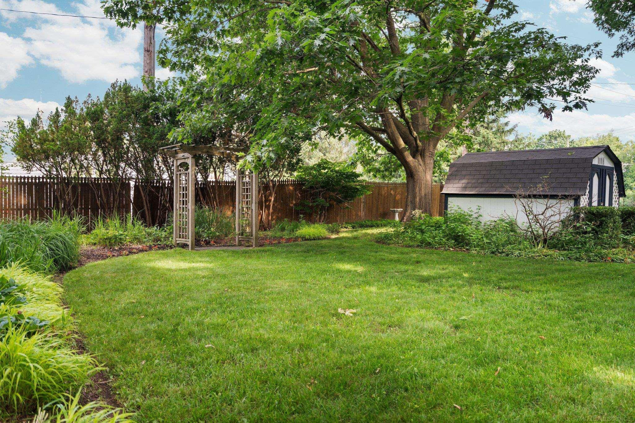 643 Hickory Lane, Saline, MI 48176 — Photo 15