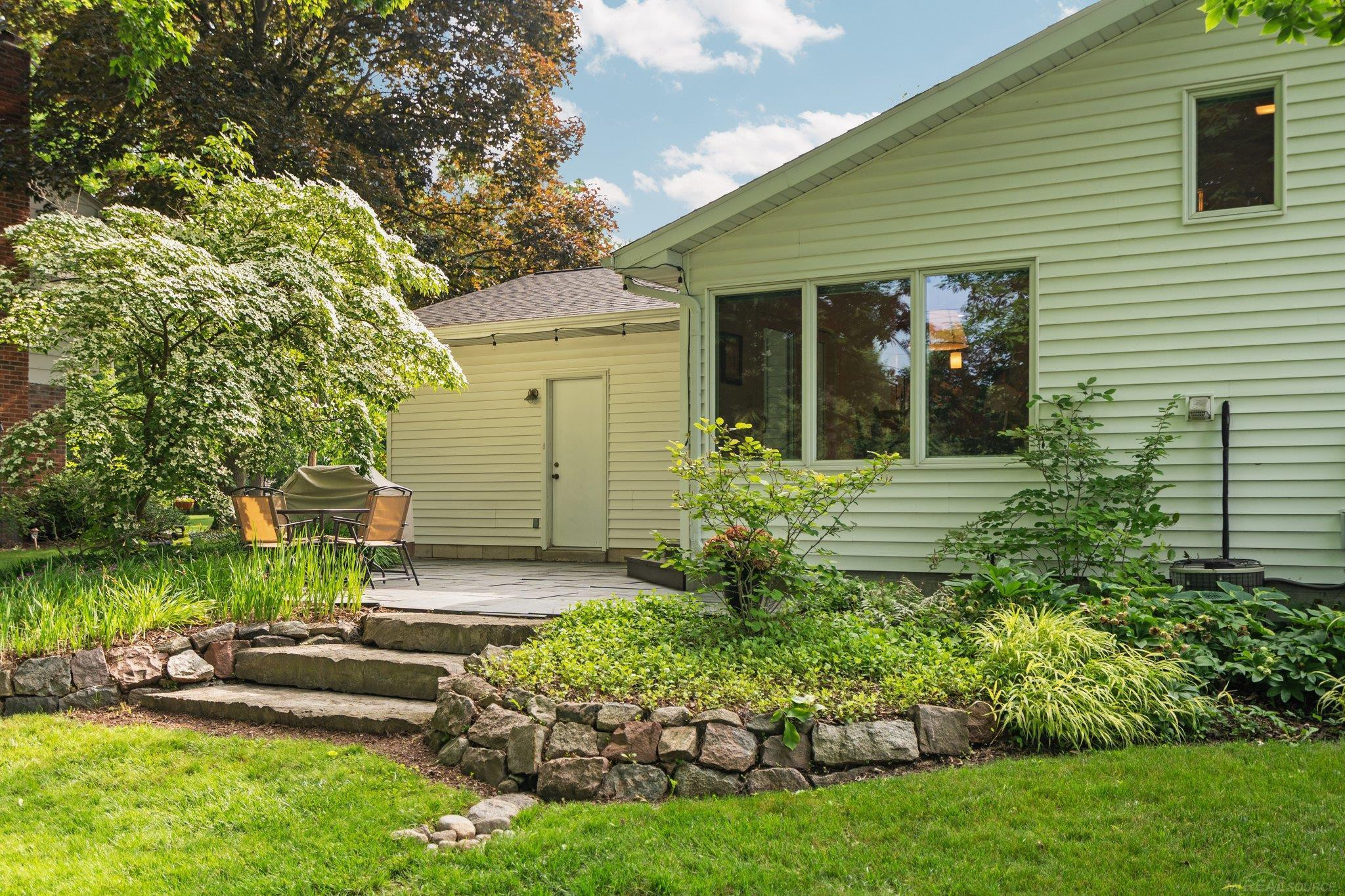 643 Hickory Lane, Saline, MI 48176 — Photo 30