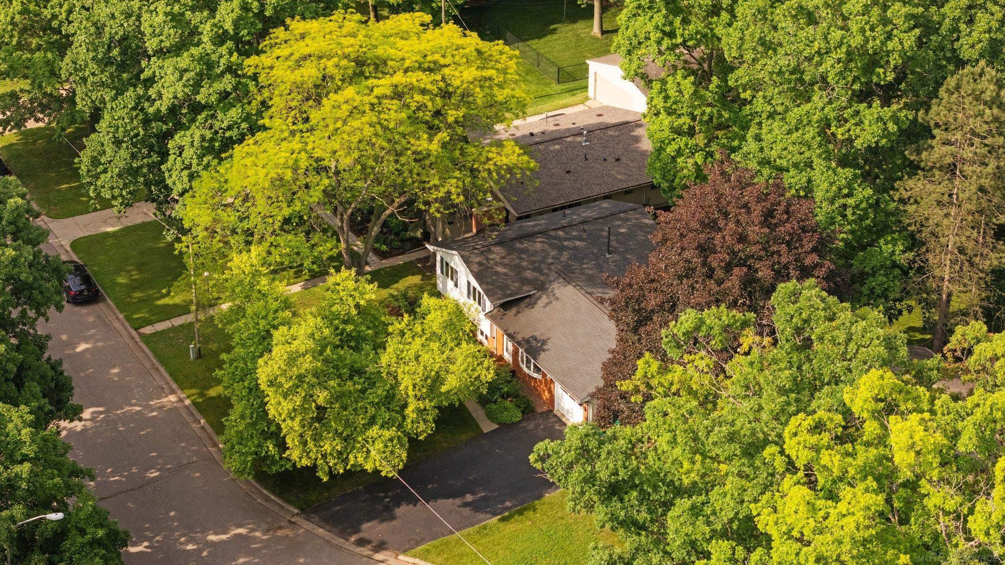 643 Hickory Lane, Saline, MI 48176 — Photo 32