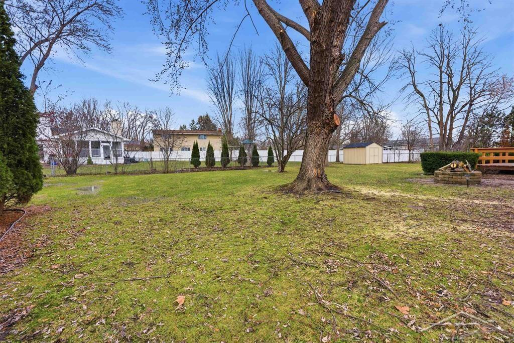 108 W Chapel Lane, Midland, MI 48640 — Photo 41