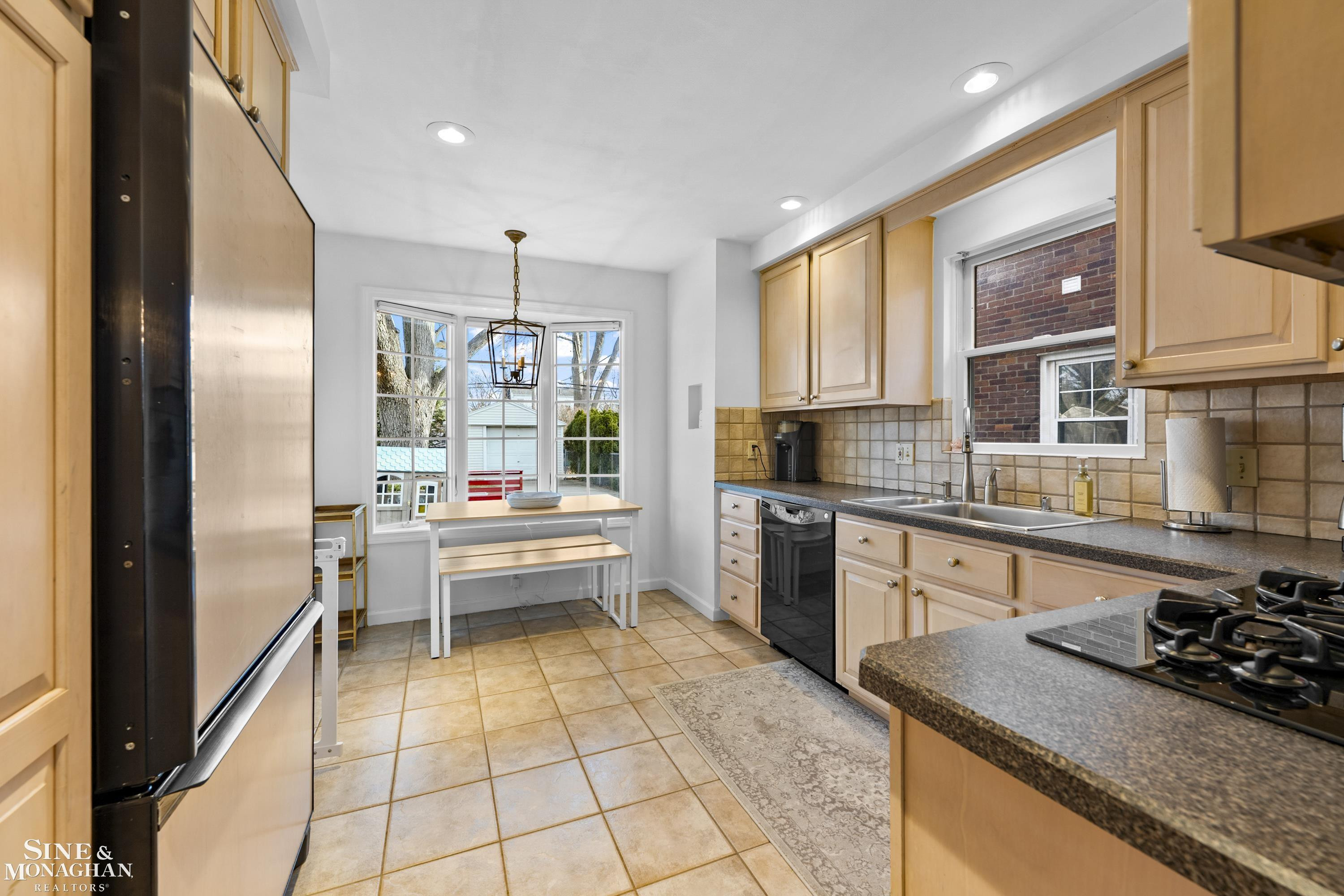 1890 Kenmore Drive, Grosse Pointe Woods, MI 48236 — Photo 15
