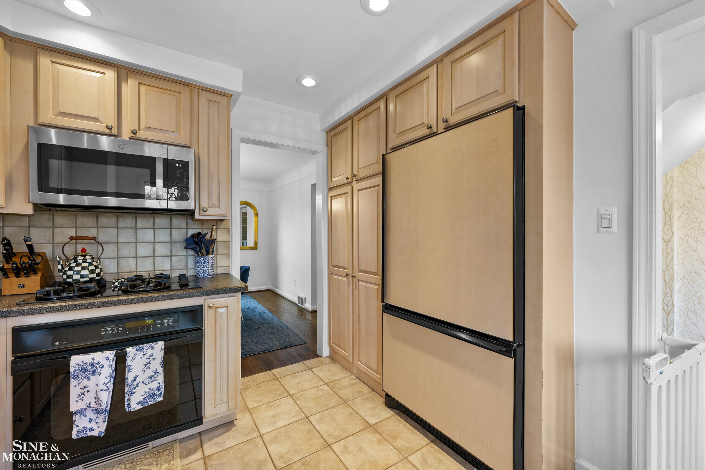 1890 Kenmore Drive, Grosse Pointe Woods, MI 48236 — Photo 18