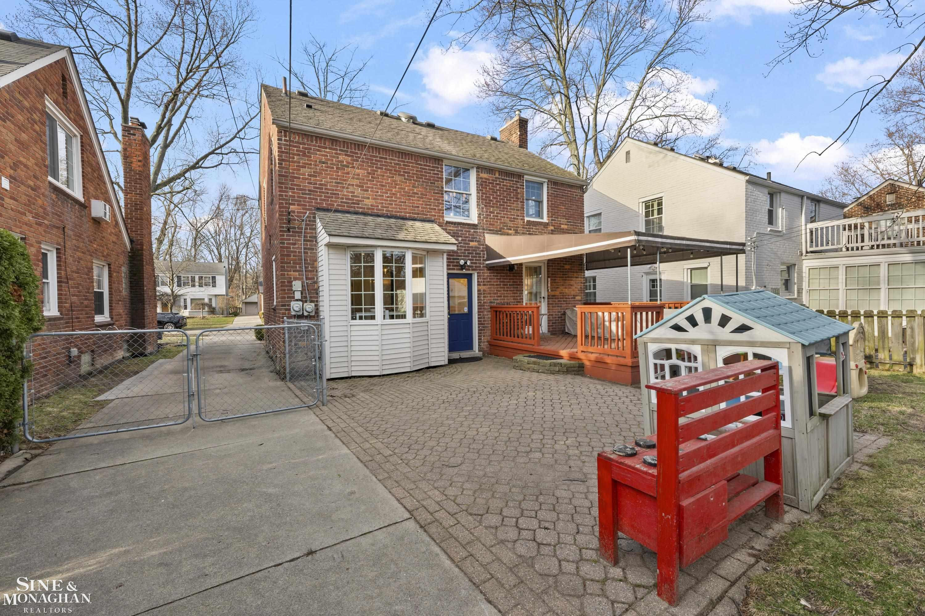 1890 Kenmore Drive, Grosse Pointe Woods, MI 48236 — Photo 35