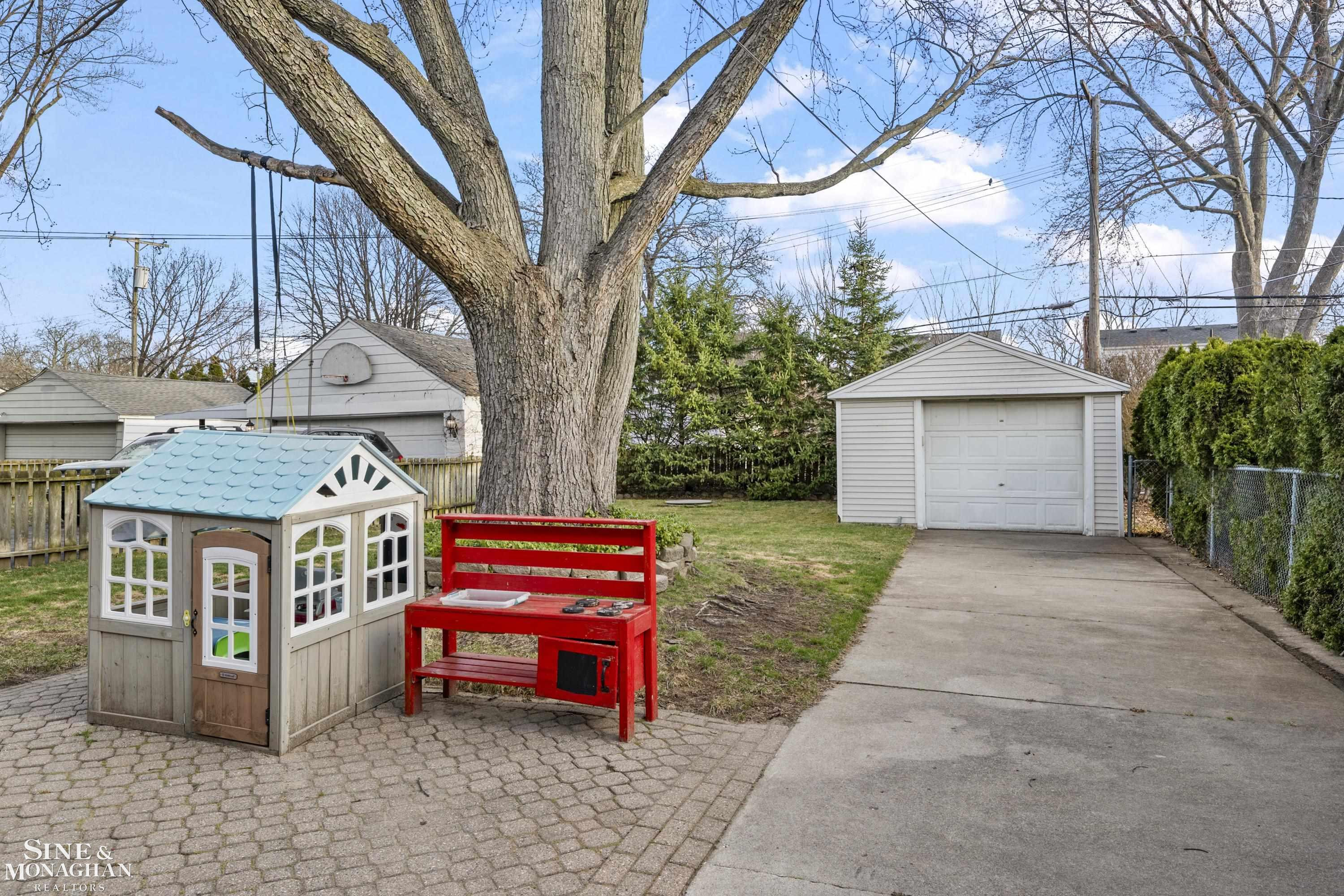 1890 Kenmore Drive, Grosse Pointe Woods, MI 48236 — Photo 36