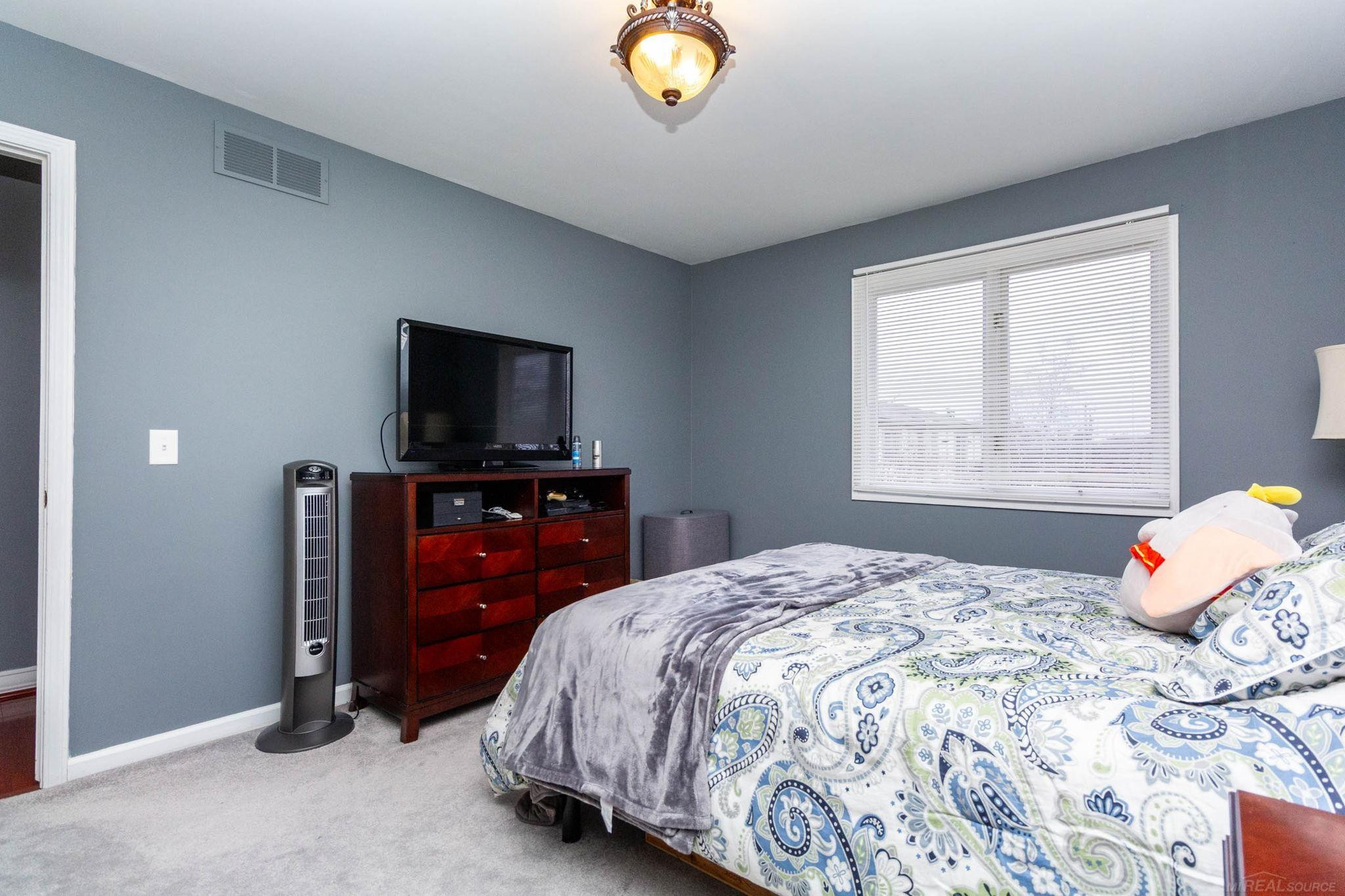 41995 King Edward Court, Clinton Twp, MI 48038 — Photo 16