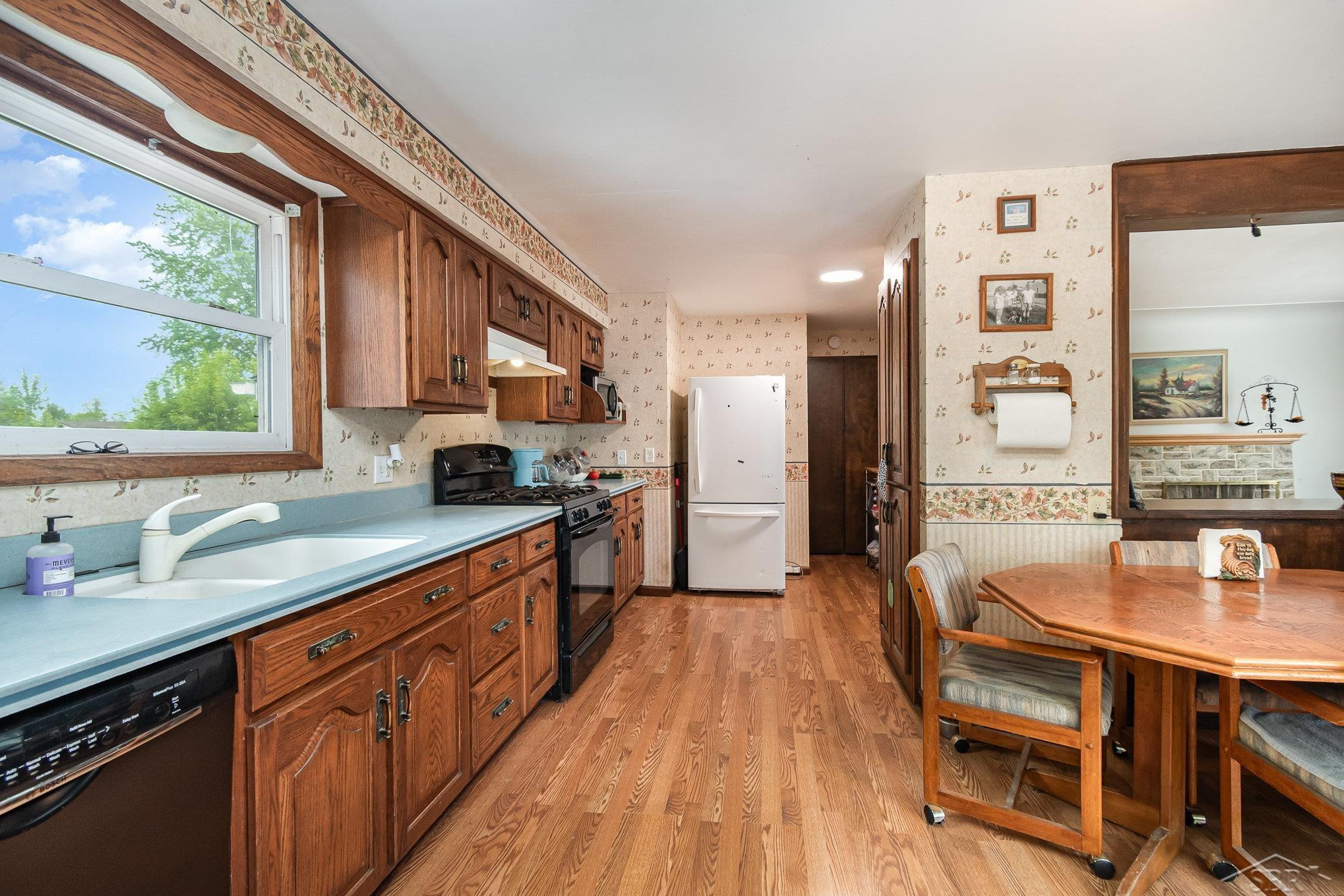 2430 S 4 Mile Road, Kawkawlin, MI 48631 — Photo 5
