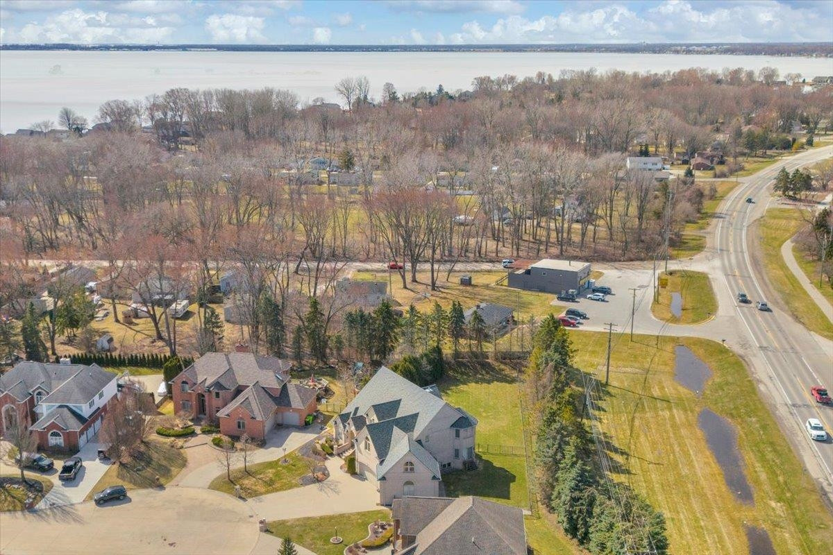 49404 Compass Point Drive, MI 48047 — Photo 4