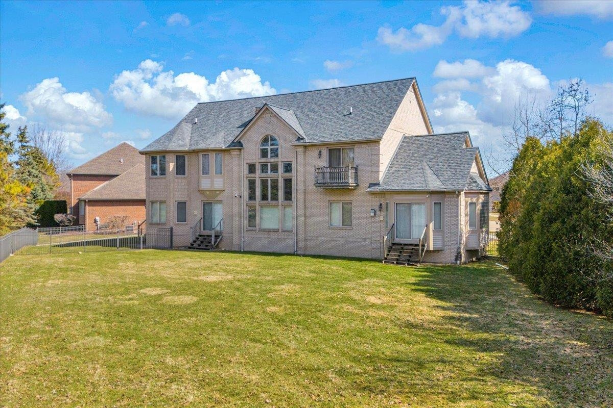 49404 Compass Point Drive, MI 48047 — Photo 8