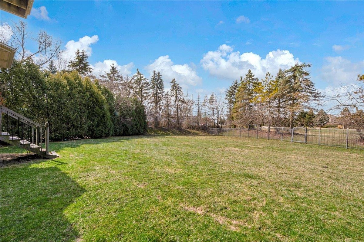 49404 Compass Point Drive, MI 48047 — Photo 10