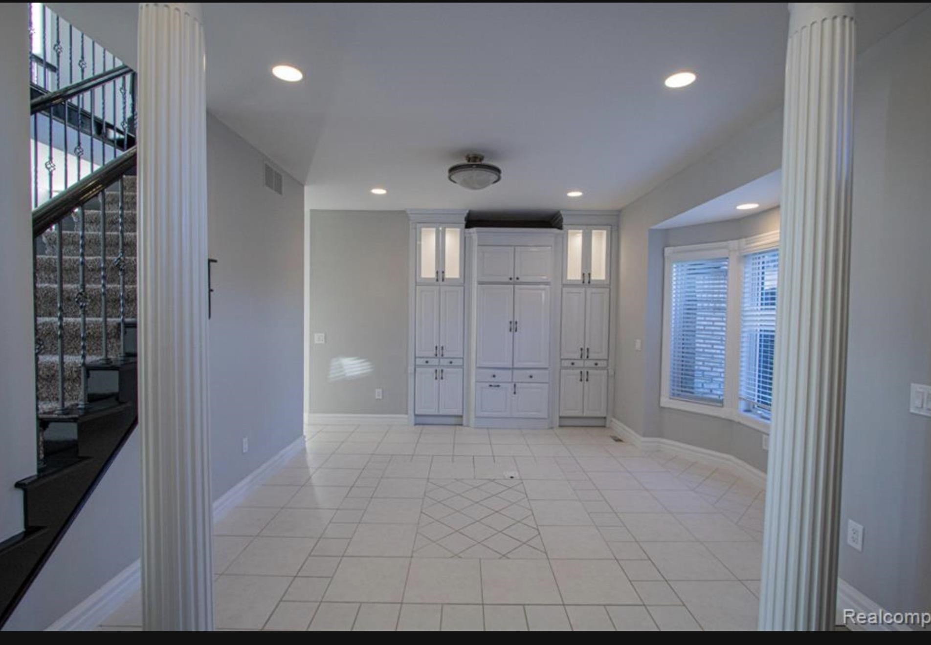 49404 Compass Point Drive, MI 48047 — Photo 14