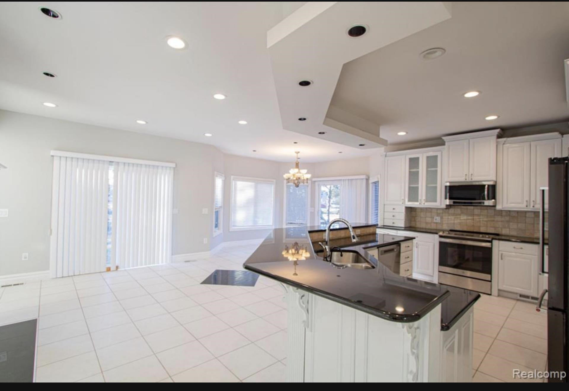 49404 Compass Point Drive, MI 48047 — Photo 20