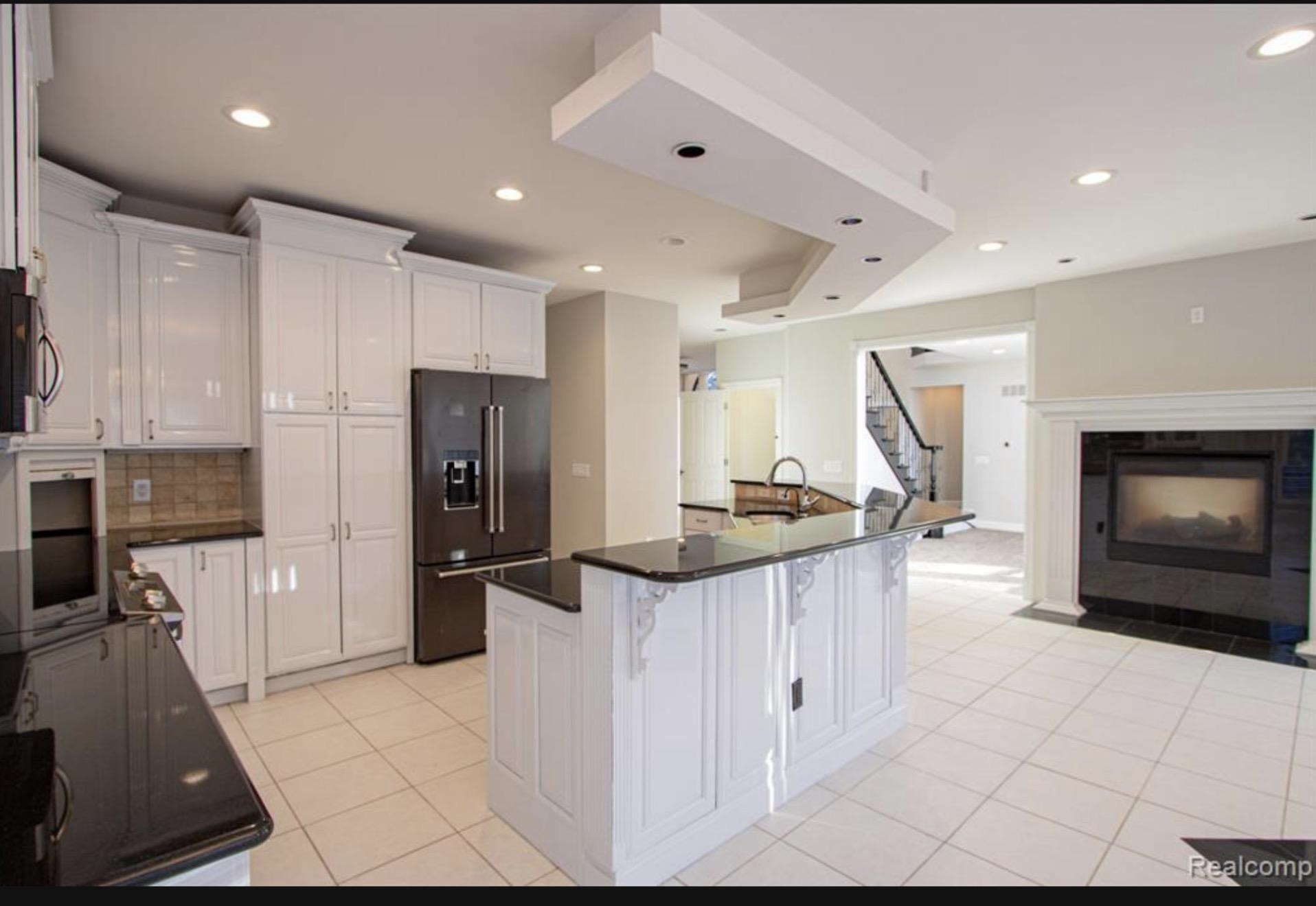 49404 Compass Point Drive, MI 48047 — Photo 21