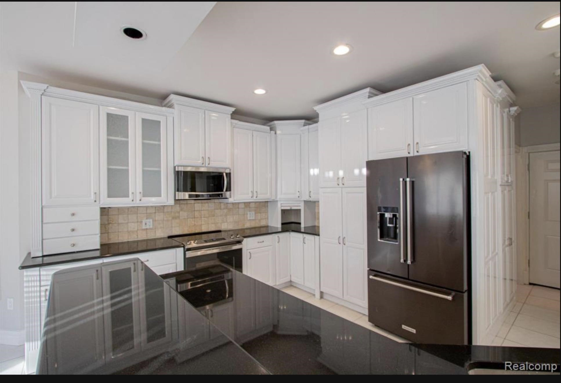 49404 Compass Point Drive, MI 48047 — Photo 24